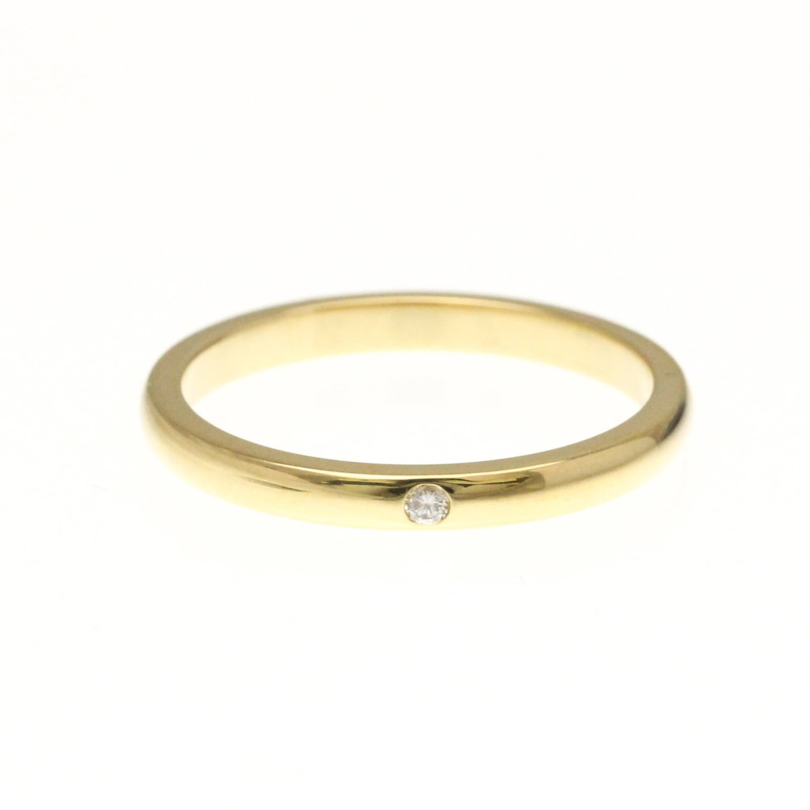 Tiffany gold ring band yellow: Tiffany gold ring band yellow Yellow gold (18K) Tiffany stacking band ring with a single diamond adds a touch of elegance to any outfit. The 2.5mm wide band features a high-quality diamond and is
