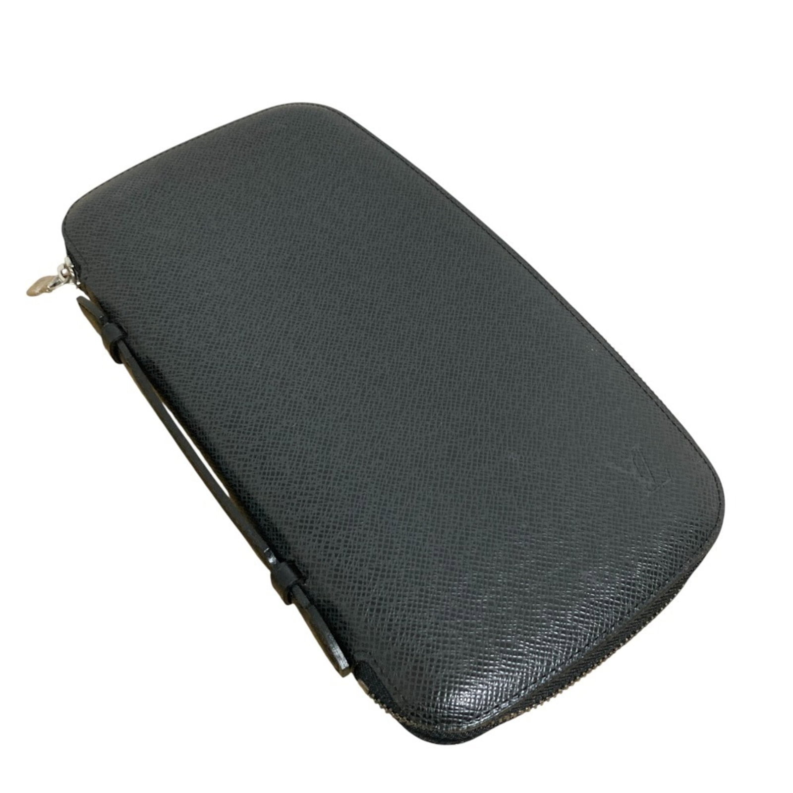 Louis Vuitton Long Wallet (Bi-Fold) Taiga Leather: Louis Vuitton Long Wallet (Bi-Fold) Taiga Leather Taiga leather craftsmanship meets timeless design in this Louis Vuitton bi-fold wallet. Made from high-quality Taiga leather, the Ardoise and Black