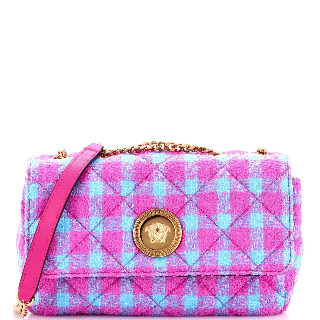 Icon chain flap bag quilted tweed east west Versace Medusa: Icon chain flap bag quilted tweed east west Versace Medusa Iconic Versace Medusa bag with quilted tweed exterior, featuring a chain flap closure and striking pink and blue hues. Measuring 6" tall, 8.5