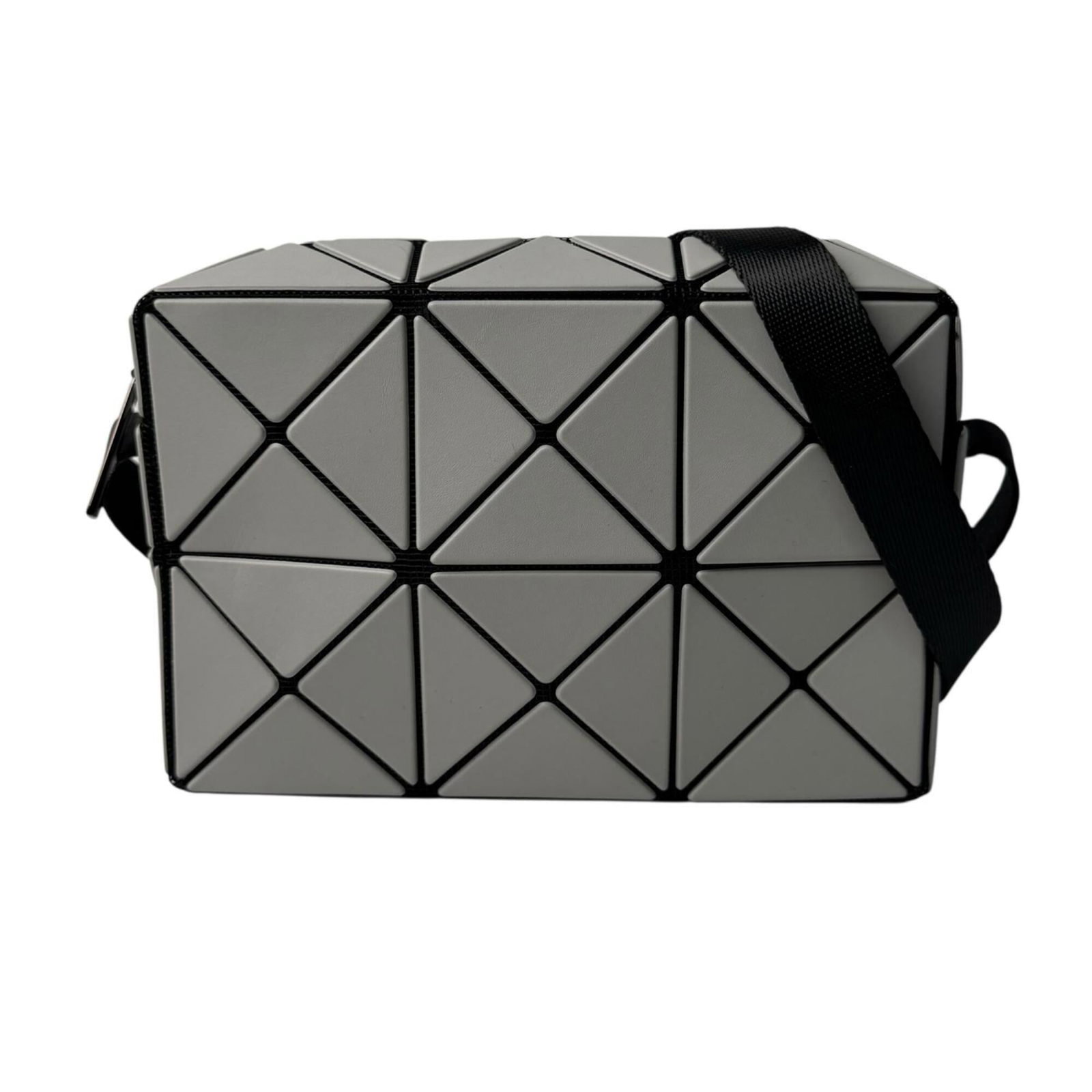 Shoulder Bag Issey Miyake Pvc: Shoulder Bag Issey Miyake Pvc Light gray PVC shoulder bag from Issey Miyake, featuring a sleek and modern design. With dimensions of 11.5cm x 22cm x 5.5cm, it offers a compact and stylish way to carry