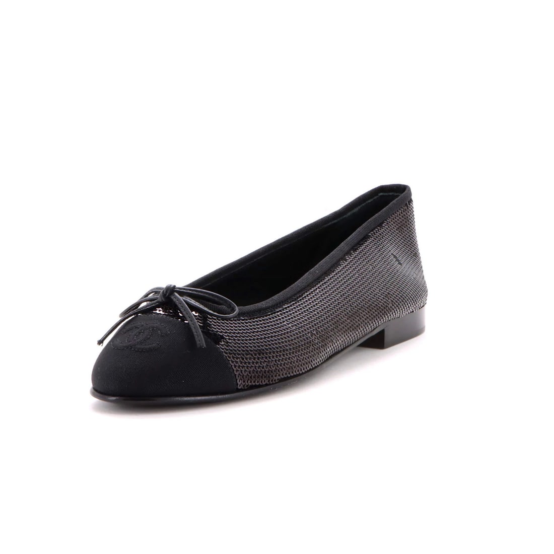 CC Cap Toe Sequins Bow Ballerina Flats with Chanel Women's Grosgrain: CC Cap Toe Sequins Bow Ballerina Flats with Chanel Women's Grosgrain Black CC Cap Toe Sequins Bow Ballerina Flats with Chanel's iconic grosgrain exterior, featuring sequins for added visual interest.