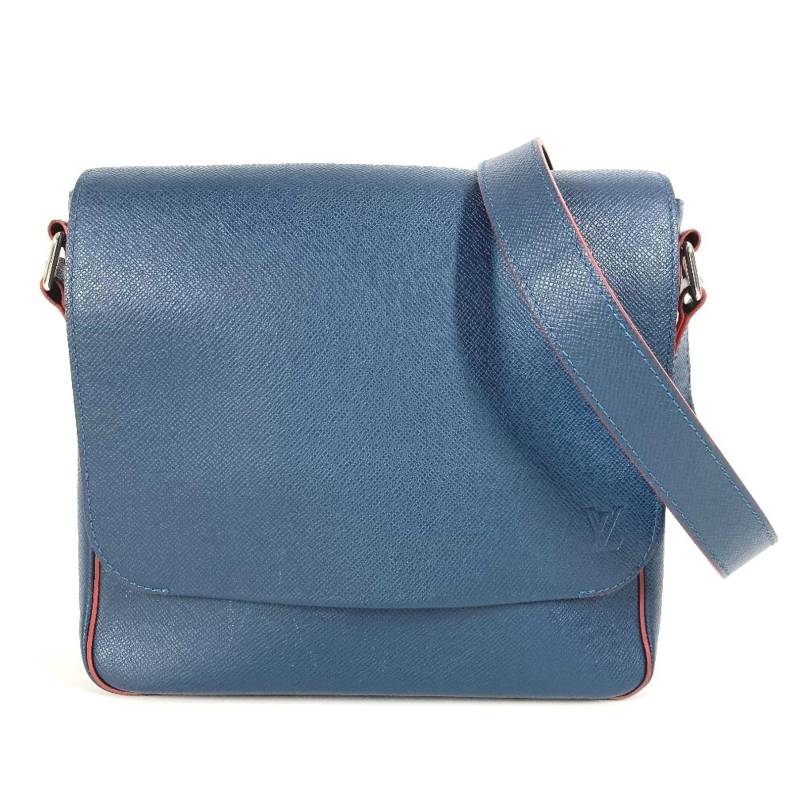 Messenger Bag Louis Vuitton Shoulder Taiga Leather: Messenger Bag Louis Vuitton Shoulder Taiga Leather Taiga leather gives this Louis Vuitton messenger bag its distinctive look, with Navy, Ocean, and Red color options available. Measuring 24cm x 26cm