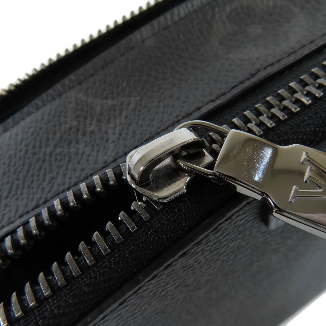 Alpha Wearables Monogram Eclipse Louis Vuitton M81260 Shoulder Bag - 10