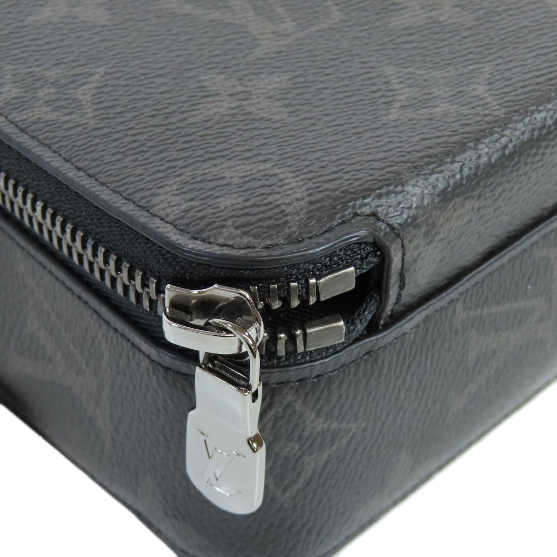 Alpha Wearables Monogram Eclipse Louis Vuitton M81260 Shoulder Bag - 17