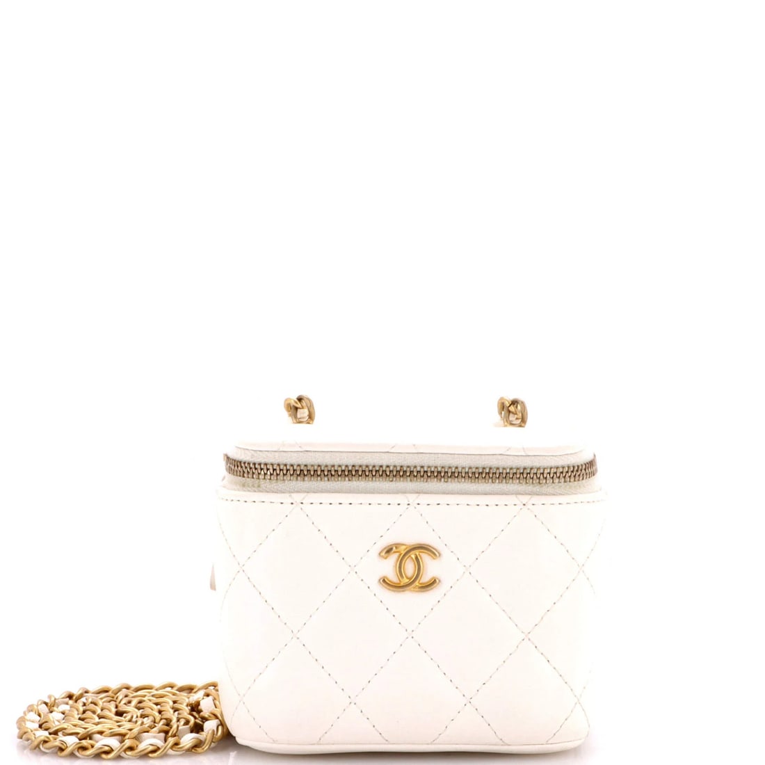 Lambskin chain quilted pearl crush case vanity: Lambskin chain quilted pearl crush case vanity White lambskin chain quilted pearl crush case vanity with gold hardware, featuring a classic Chanel design. This mini clutch boasts a timeless aesthetic
