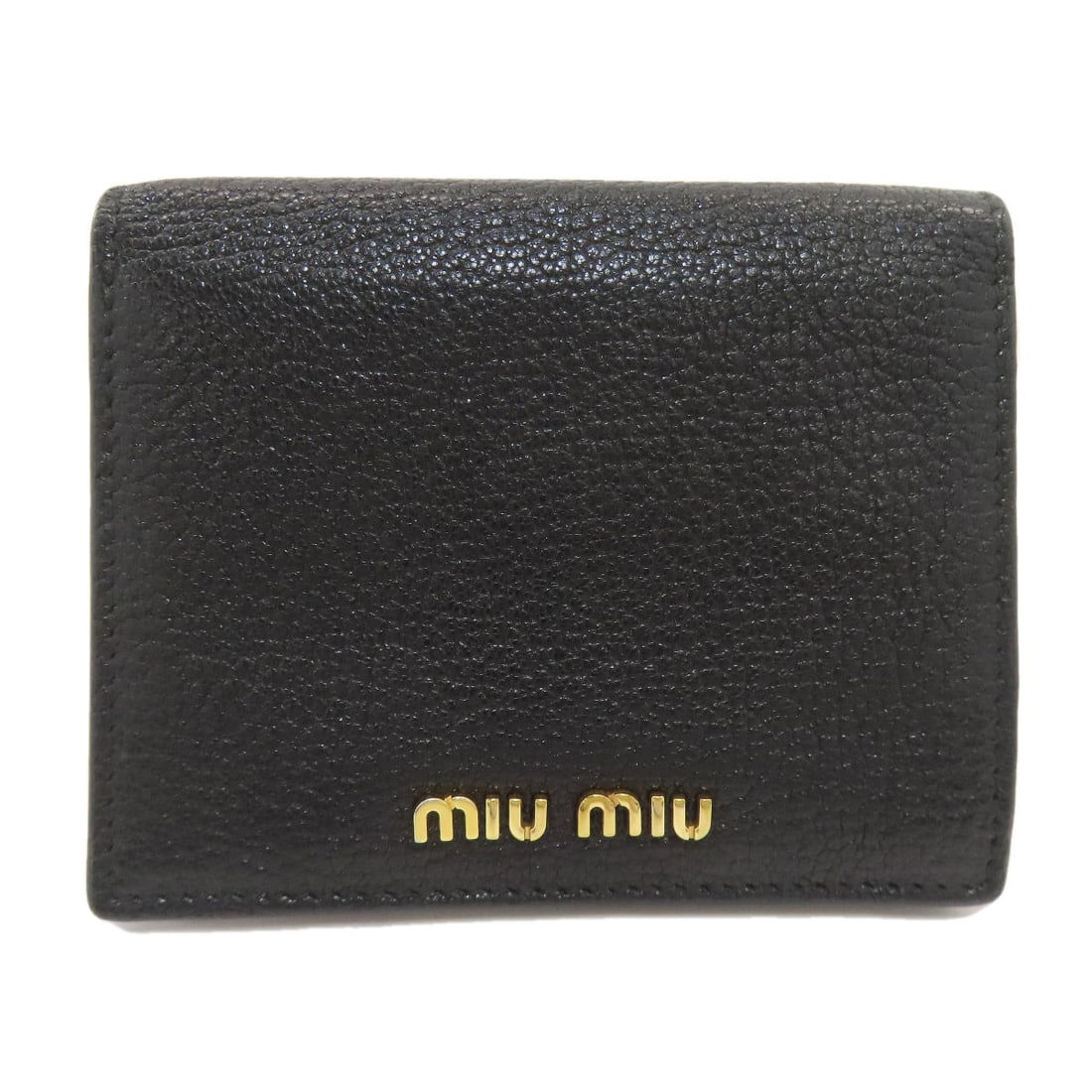 Miumiu Logo Bifold Wallet With Coin Pocket Leather: Miumiu Logo Bifold Wallet With Coin Pocket Leather Black leather bifold wallet with coin pocket, featuring a classic design and simple elegance. The MIUMIU logo adds a touch of sophistication to this