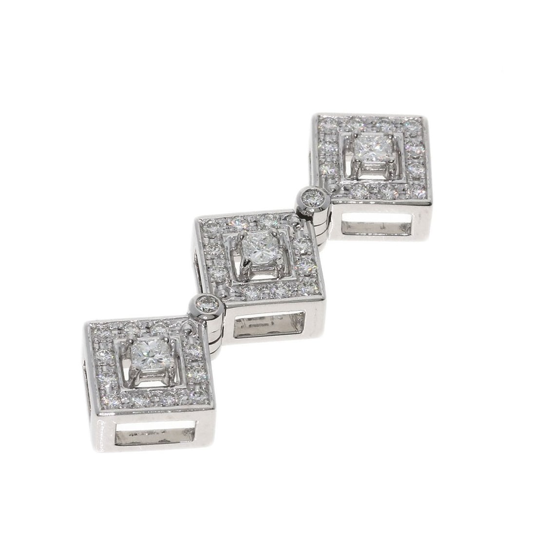Tasaki Diamond Top White K18 Gold: Tasaki Diamond Top White K18 Gold Tasaki Diamond Top White K18 Gold features a D color diamond weighing 0.53ct, set in a silver metal pendant top made from K18 white gold. The piece boasts a sleek