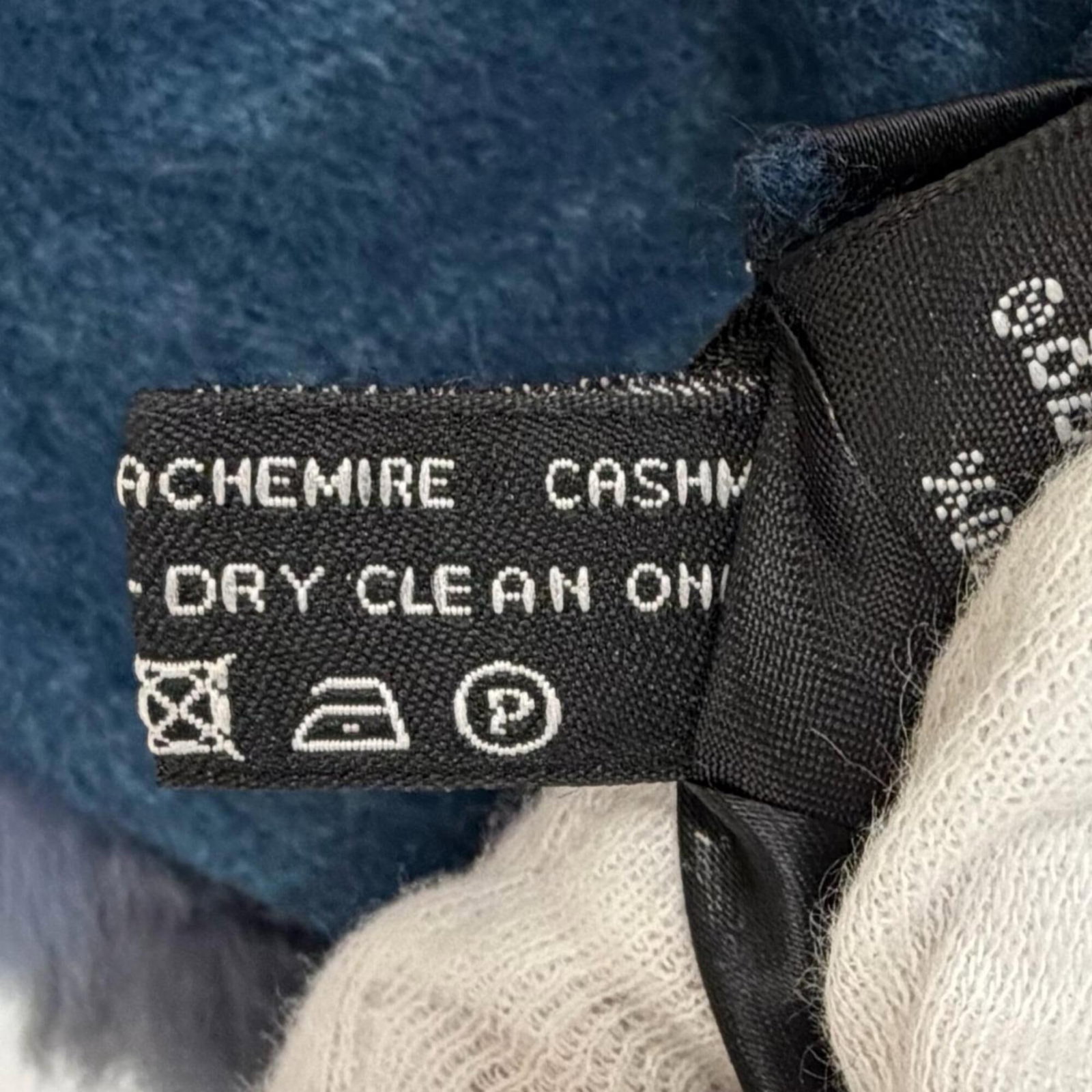 Cashmere Shawl by Chanel - 9