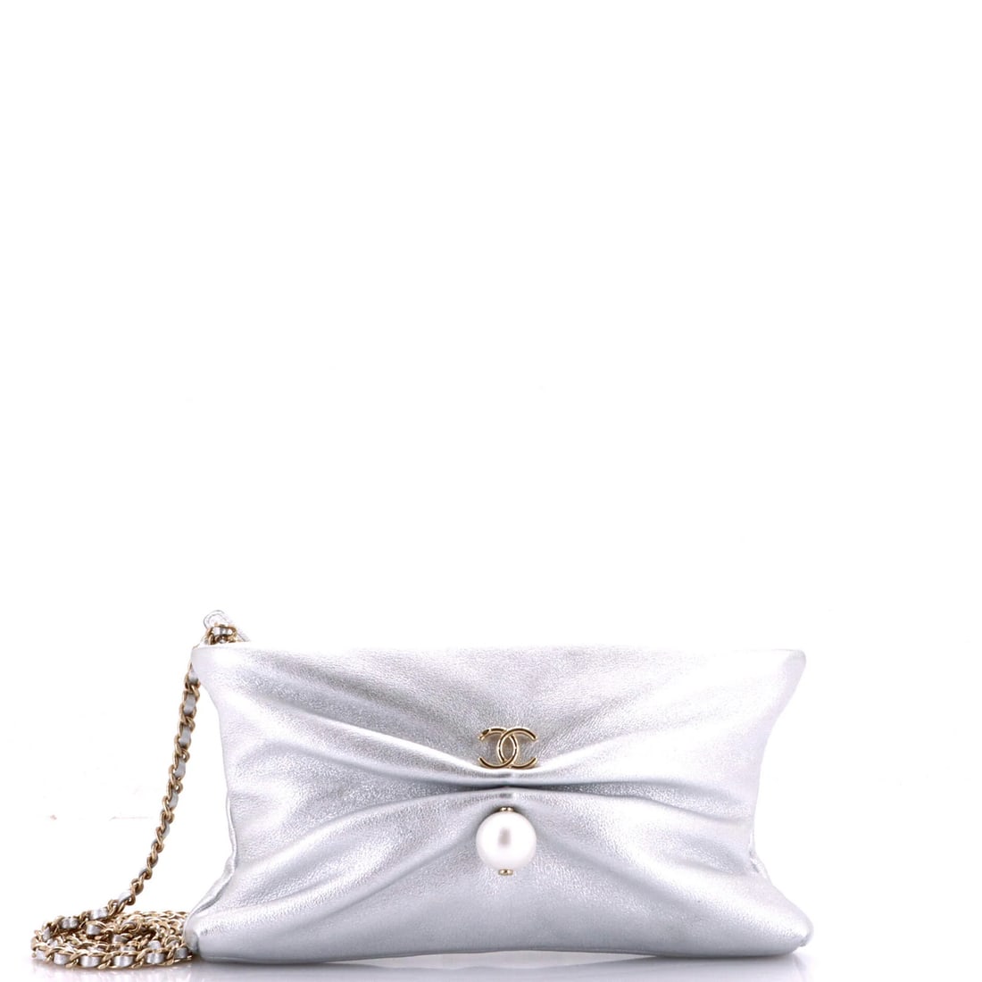 Pearl Pleat Zip Clutch Chanel with Lambskin Shiny Chain CC: Pearl Pleat Zip Clutch Chanel with Lambskin Shiny Chain CC This stunning Pearl Pleat Zip Clutch Chanel features a sleek silver lambskin exterior with a shiny chain detail, adding an edgy touch to its