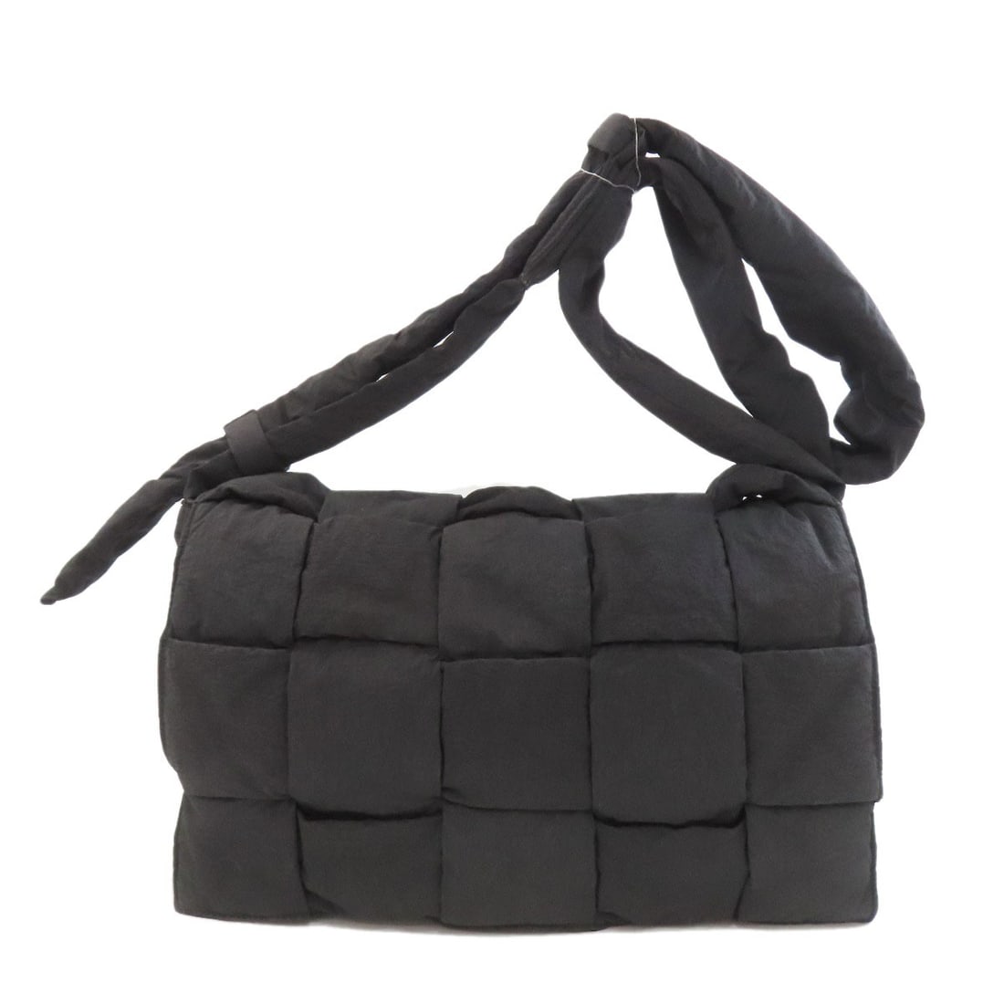 Cassette Bag nylon from Bottega Veneta: Cassette Bag nylon from Bottega Veneta Black Bottega Veneta nylon shoulder bag with sleek, modern design. Made from high-quality nylon exterior material, this stylish bag features a classic shoulder