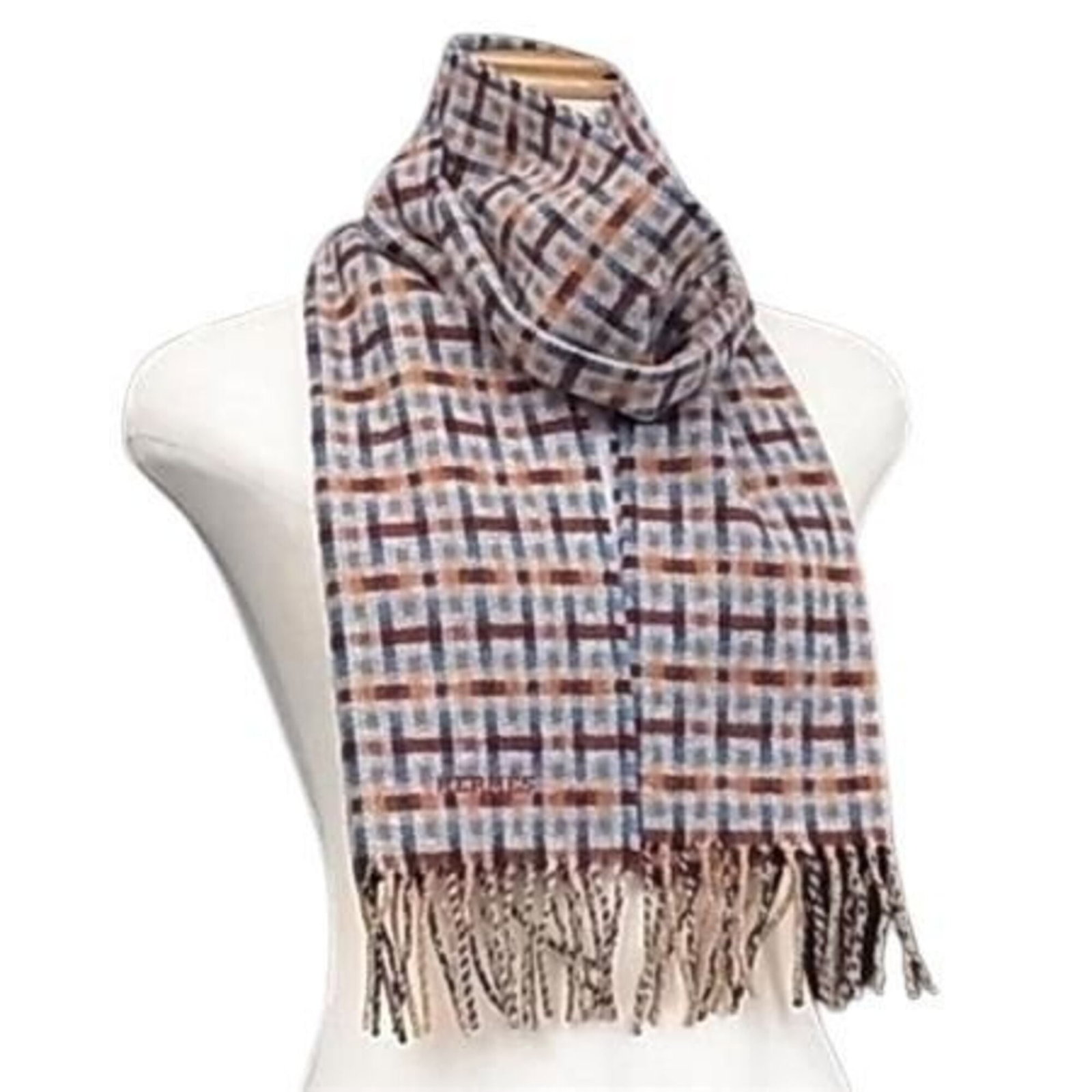 Hermes Stole Cashmere: Hermes Stole Cashmere Bordeaux and multi-color cashmere come together in this stunning Hermes stole, measuring 1.5m x 26.5cm. The luxurious fabric offers a unique blend of style and sophistication,