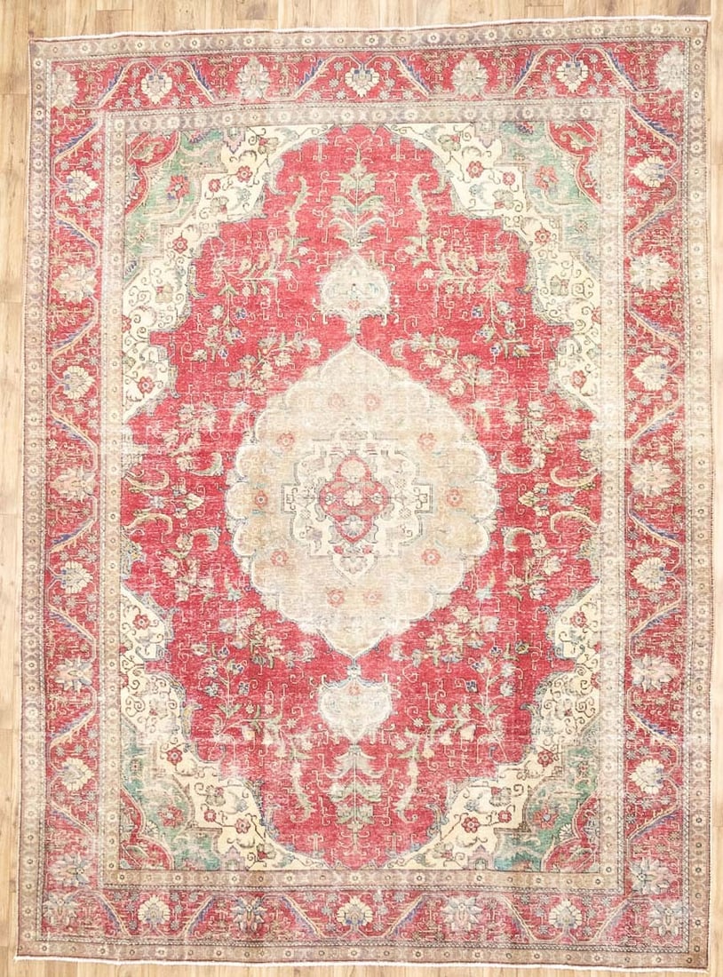 Semi-Antique Distressed Handmade Floral Oriental Rug Bedroom Carpet 9'6X12'11 Ft Hand-Knotted: Semi-Antique Distressed Handmade Floral Oriental Rug Bedroom Carpet 9'6X12'11 Ft Hand-Knotted Hand-knotted and made from wool, this semi-antique distressed floral oriental rug boasts a unique blend