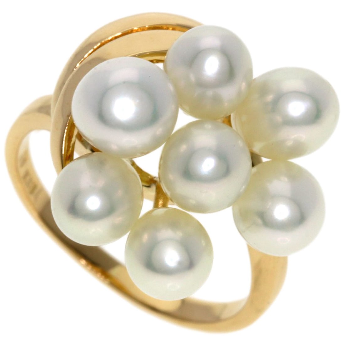 K18 Yellow Gold Pearl Ring: K18 Yellow Gold Pearl Ring K18 Yellow Gold Pearl Ring, crafted from high-quality K18 yellow gold, features a beautiful pearl as its main stone. The ring's elegant design and luxurious metal make it a