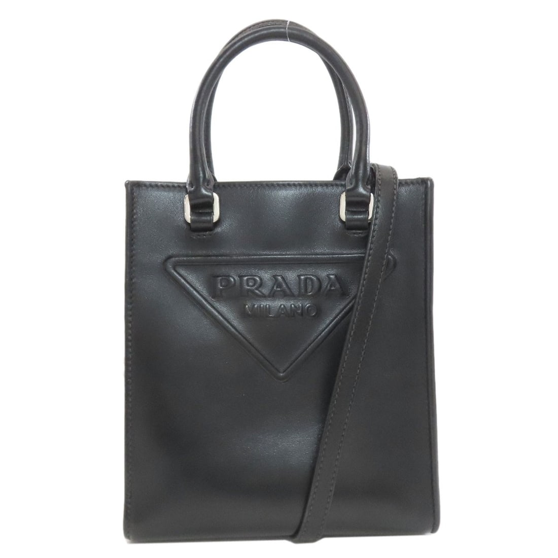 Embossed Logo 1ba333 soft calfskin handbag prada: Embossed Logo 1ba333 soft calfskin handbag prada Soft calfskin handbag with an embossed logo in black, featuring a sleek and sophisticated design. The exterior material is made from high-quality soft