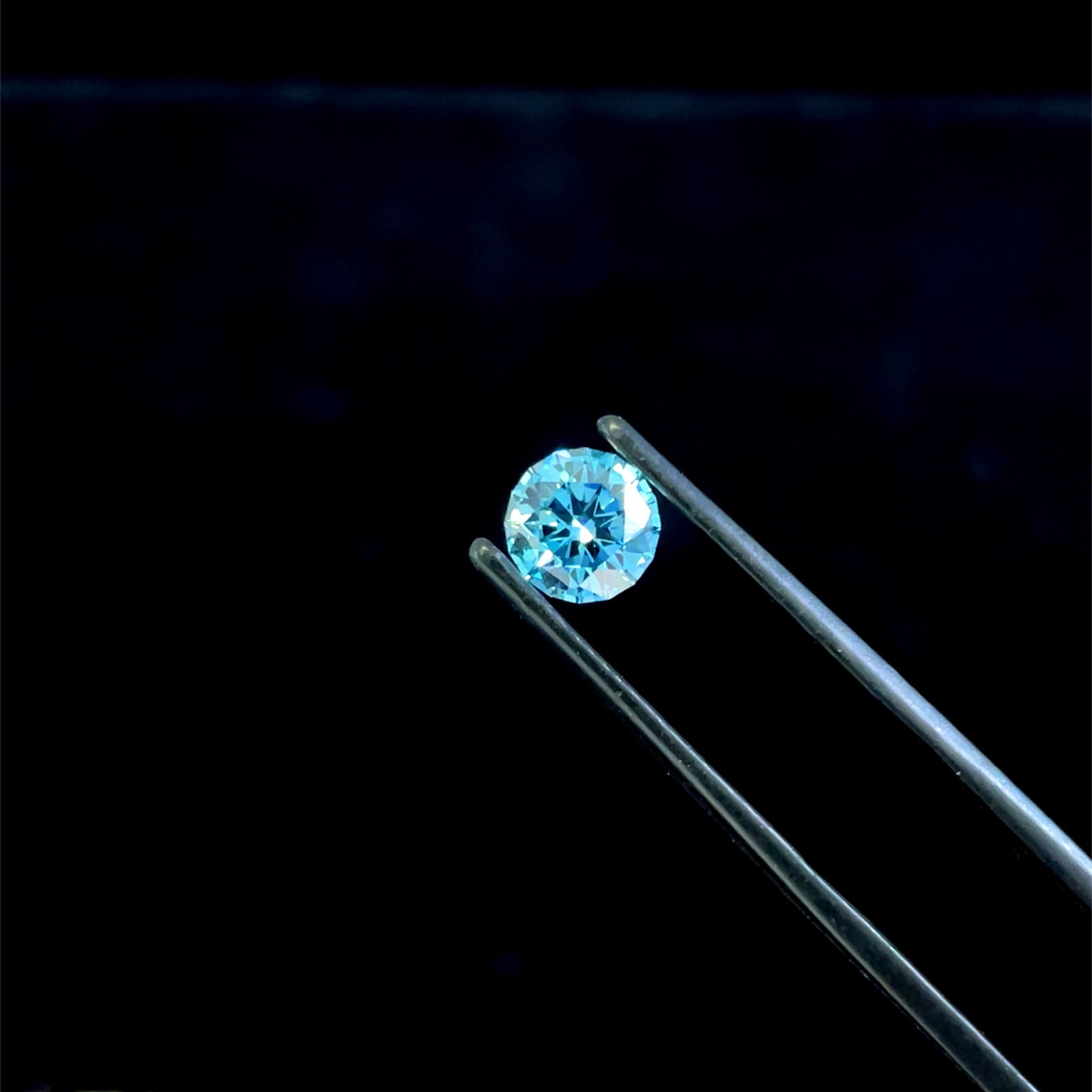 IGI Round 1.05ct Fancy Vivid Blue VVS2 - Loose Lab Diamond: IGI Round 1.05ct Fancy Vivid Blue VVS2 - Loose Lab Diamond Item Specifics: Source: This Is A Real Diamond Grown In A Lab Not Mined. Carat: 1.05 Cut: Color: Fancy Vivid Blue Clarity: VVS2 Polish: EX Sy