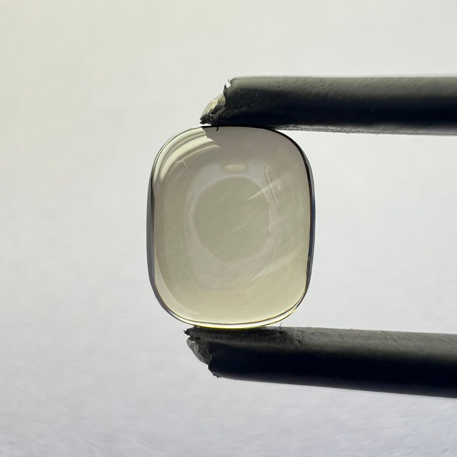 Cushion Brilliant 0.82ct Champagne VVS2 - Loose Lab Diamond: Cushion Brilliant 0.82ct Champagne VVS2 - Loose Lab Diamond Item Specifics: Source: This Is A Real Diamond Grown In A Lab Not Mined. Carat: 0.82 Cut: - Color: Champagne Clarity: VVS2 Polish: EX Symmet