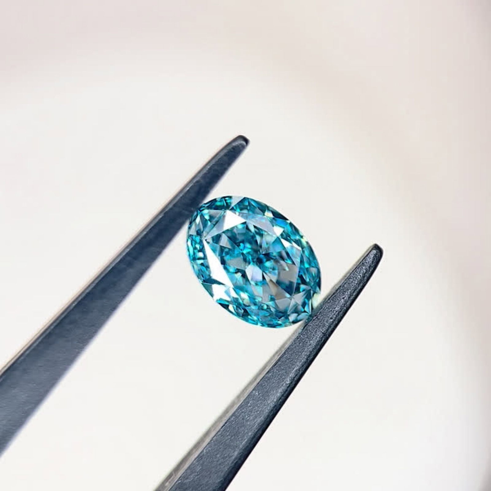 IGI Oval 1.49ct Fancy Vivid Blue VVS2 - Loose Lab Diamond: IGI Oval 1.49ct Fancy Vivid Blue VVS2 - Loose Lab Diamond Item Specifics: Source: This Is A Real Diamond Grown In A Lab Not Mined. Carat: 1.49 Cut: - Color: Fancy Vivid Blue Clarity: VVS2 Polish: EX S