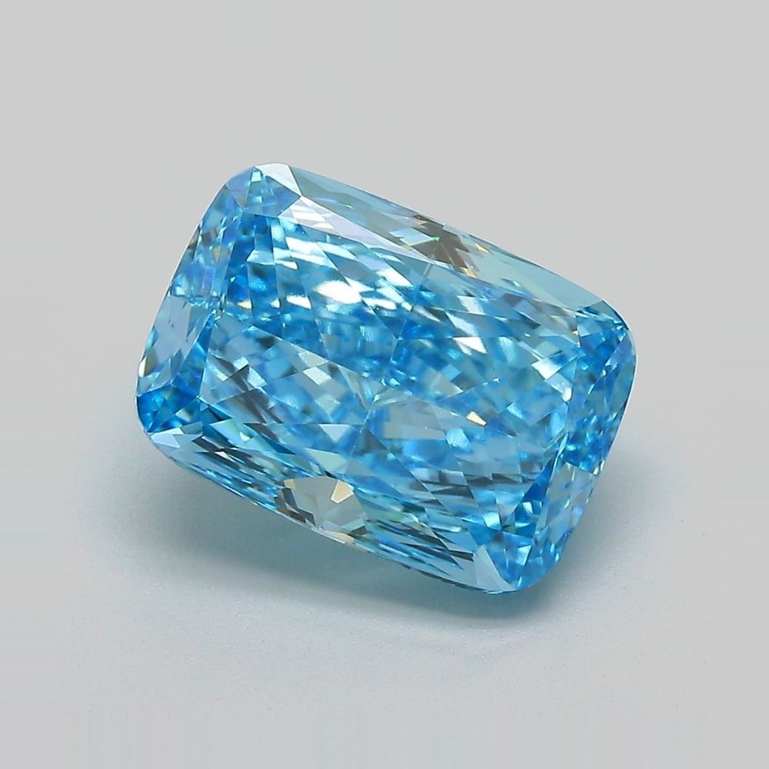 IGI Cushion Modified 5.05ct Fancy Vivid Blue VVS2 - Loose Lab Diamond: IGI Cushion Modified 5.05ct Fancy Vivid Blue VVS2 - Loose Lab Diamond Item Specifics: Source: This Is A Real Diamond Grown In A Lab Not Mined. Carat: 5.05 Cut: - Color: Fancy Vivid Blue Clarity: VVS2 