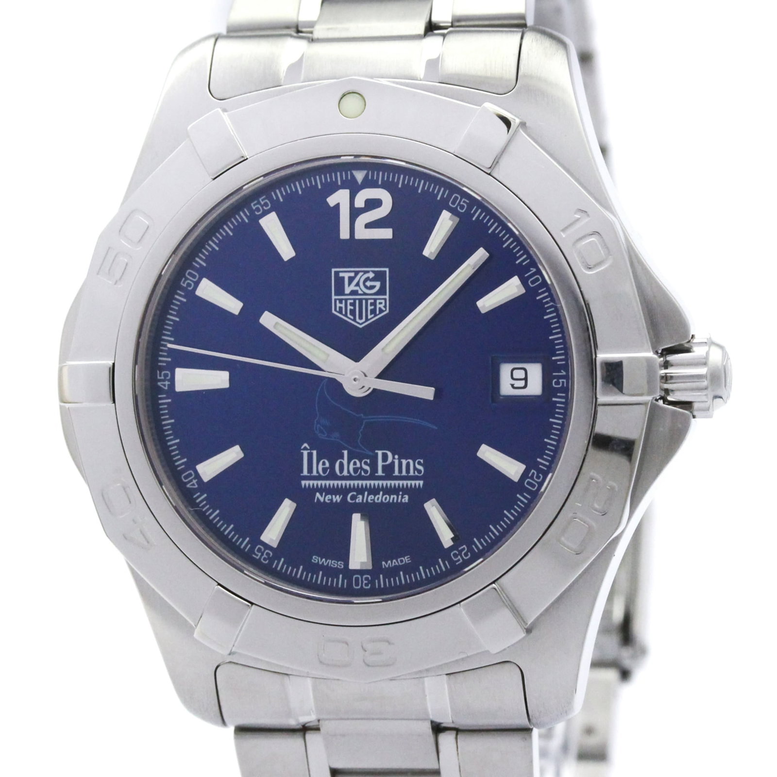 Tag Heuer Wristwatch: Tag Heuer Wristwatch Stainless steel case and band, blue dial, and automatic self-winding movement make for a sleek and sophisticated timepiece. This limited edition Tag Heuer Aquaracer features a 39m