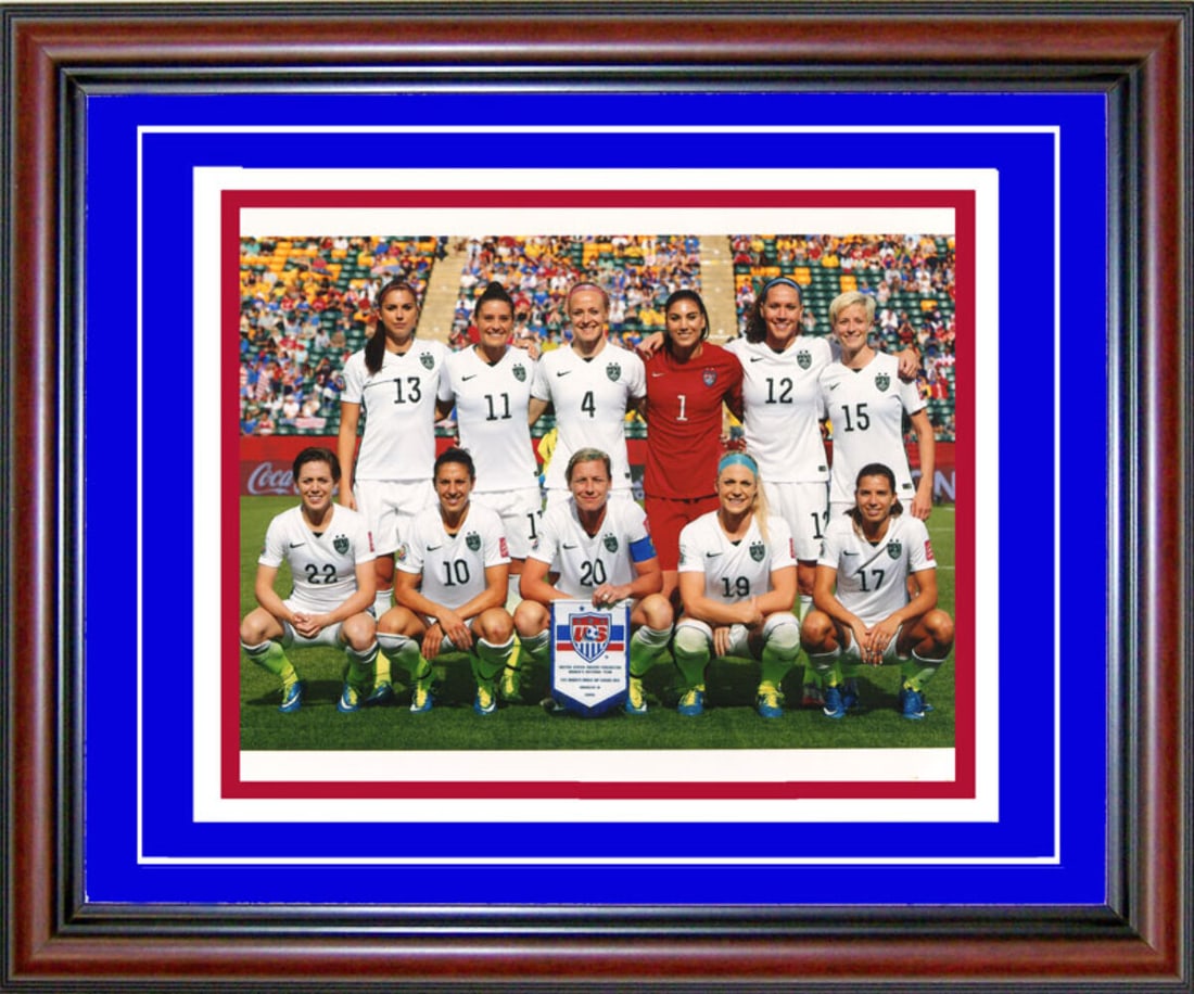 Unsigned 2015 Usa Womens Soccer Roster Framed Photo 8x10 (1 of 1)