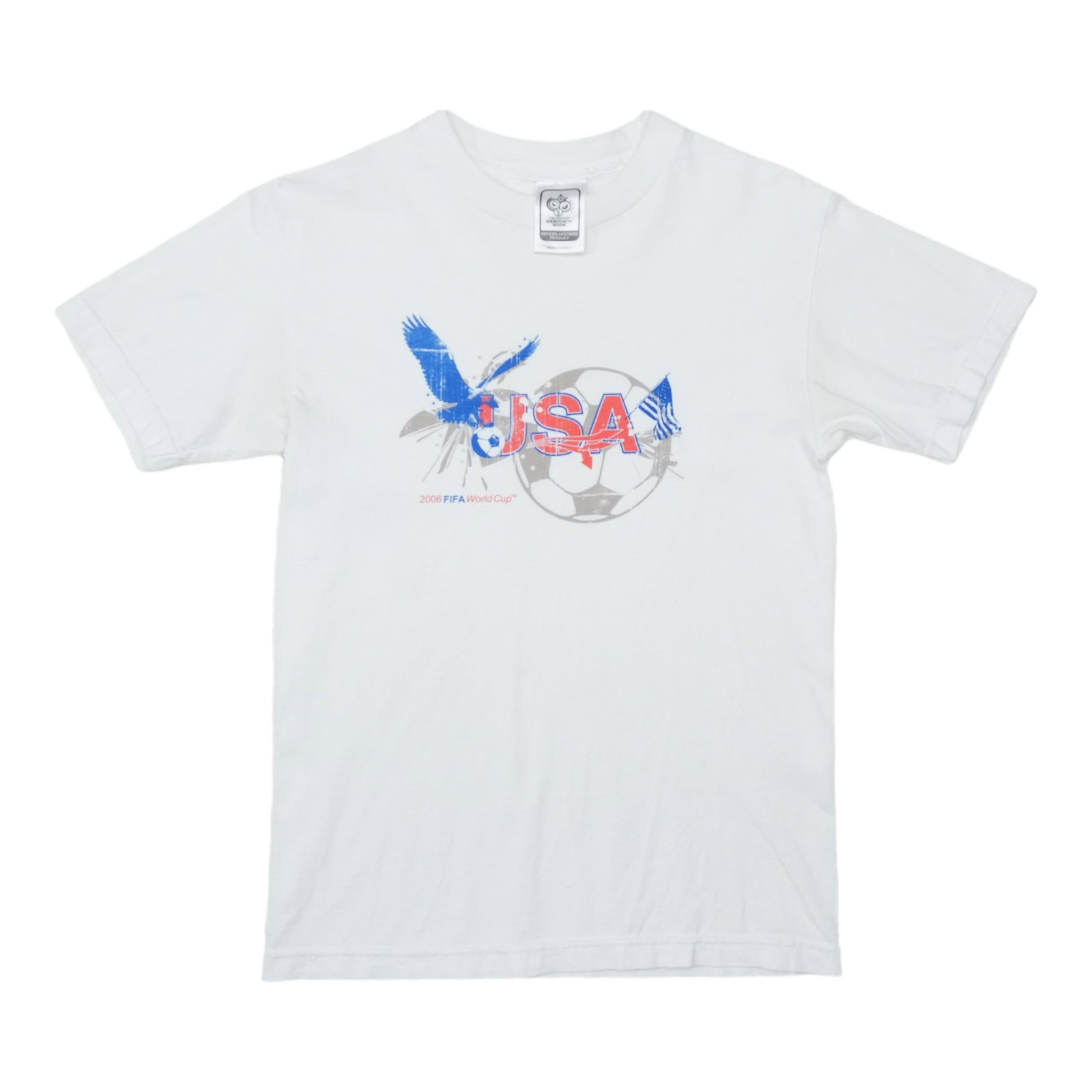 2006 USA FIFA World Cup Shirt: 2006 USA FIFA World Cup Shirt The 2006 USA FIFA World Cup Shirt is a true vintage piece, made from 100% cotton and featuring a classic white design. Measuring 17 inches in pit to pit length, it boasts