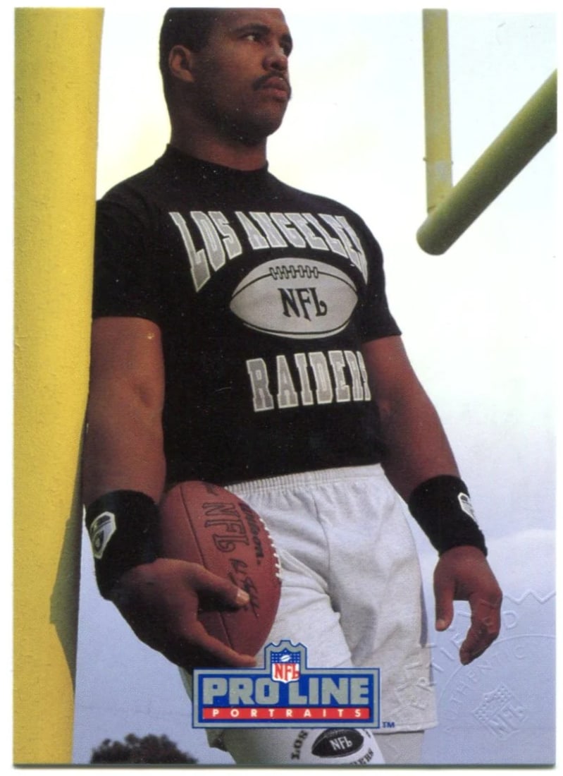 Steve Smith NFL Pro Line Portraits Auto 1991: Steve Smith NFL Pro Line Portraits Auto 1991 Steve Smith's NFL Pro Line Portraits Auto 1991 features his likeness in a unique and detailed portrait, showcasing the artist's skillful capture of the pla