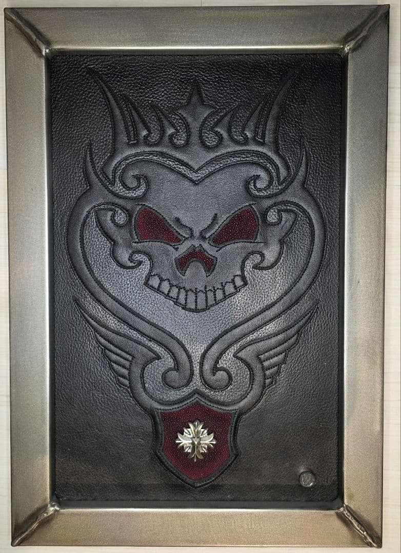 Walker signed metal leather artwork skull wing travis bwl 2003 japan: Walker signed metal leather artwork skull wing travis bwl 2003 japan Item Specifics: Artist: Travis Walker Unit Of Sale: Single Piece Signed By: Travis Walker Image Orientation: Portrait Size: Large S
