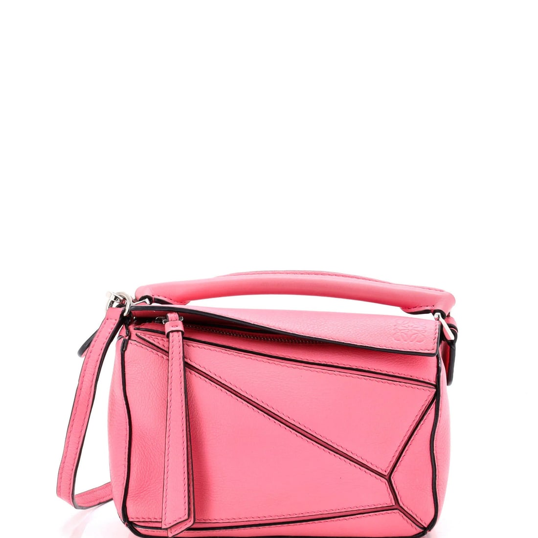 Loewe Puzzle Bag Leather Mini: Loewe Puzzle Bag Leather Mini The Loewe Puzzle Bag Leather Mini boasts a striking pink leather exterior, complemented by neutral interior and silver hardware. This compact cross-body bag features a st