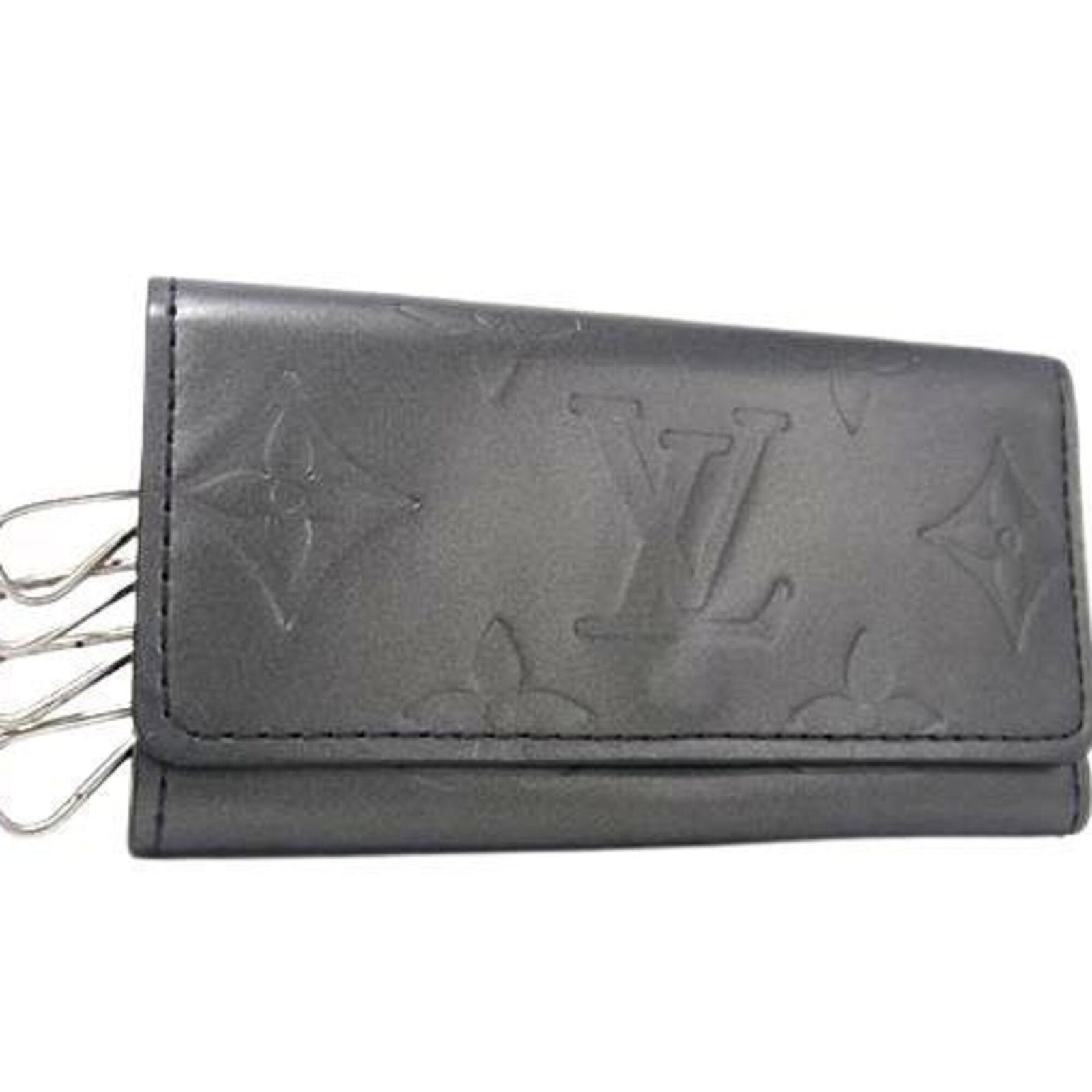 Louis Vuitton Keycase Leather: Louis Vuitton Keycase Leather This Louis Vuitton Keycase Leather is crafted from high-quality calf leather, offering a sleek and sophisticated design. Measuring just 5.5cm x 10.5cm x 1.5cm, it's the p