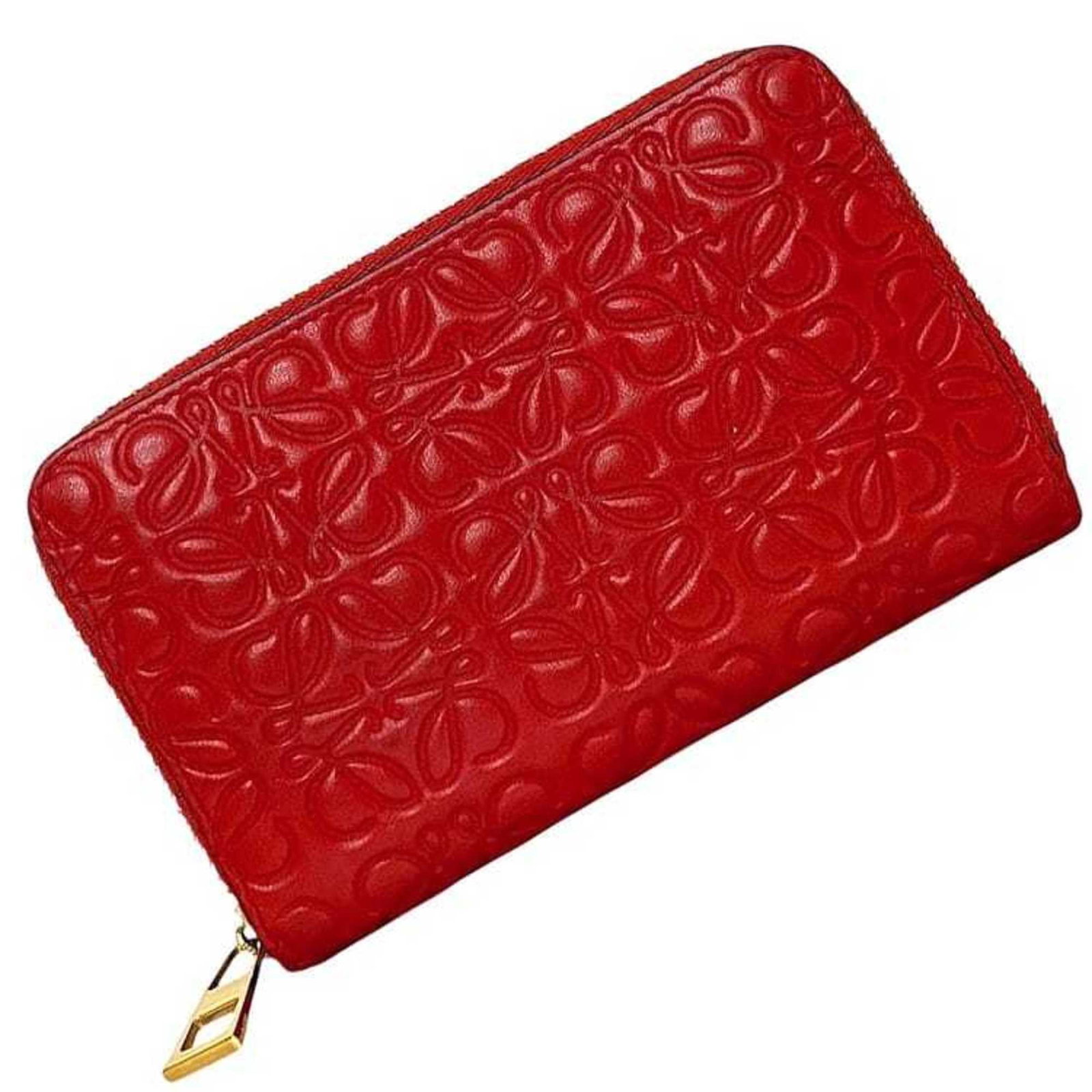 Loewe Coin Purse/ Coin Case Leather: Loewe Coin Purse/ Coin Case Leather This stunning Loewe coin purse features sleek, red leather and measures 7.5cm x 11.5cm x 2cm. The compact design makes it a practical accessory for everyday use, wh
