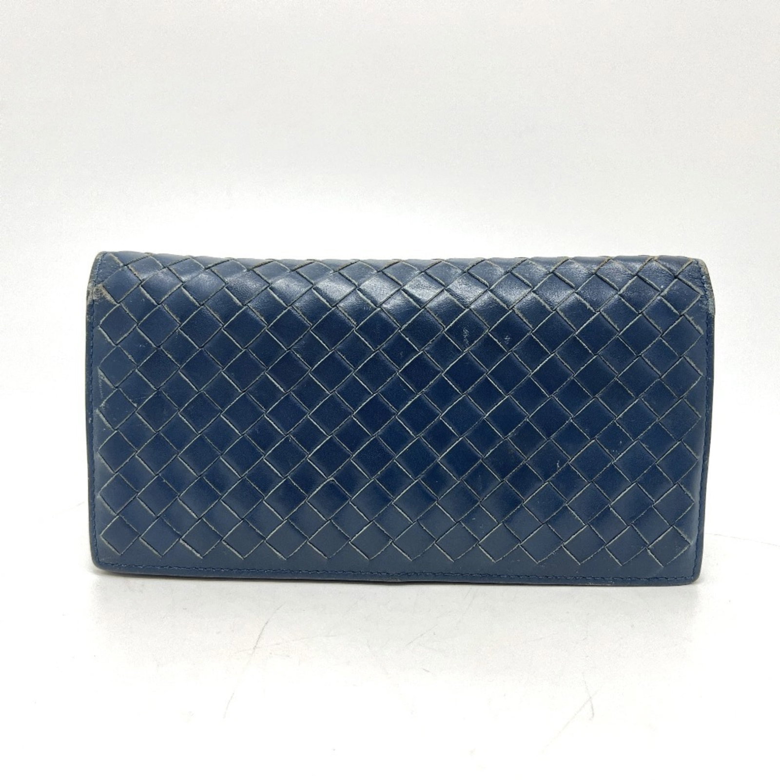 Veneta Bottega Long Wallet Leather Bi Fold: Veneta Bottega Long Wallet Leather Bi Fold The Veneta Bottega Long Wallet Leather Bi Fold boasts sleek, blue leather construction with precise measurements at 10cm x 19cm. Its classic design makes it 