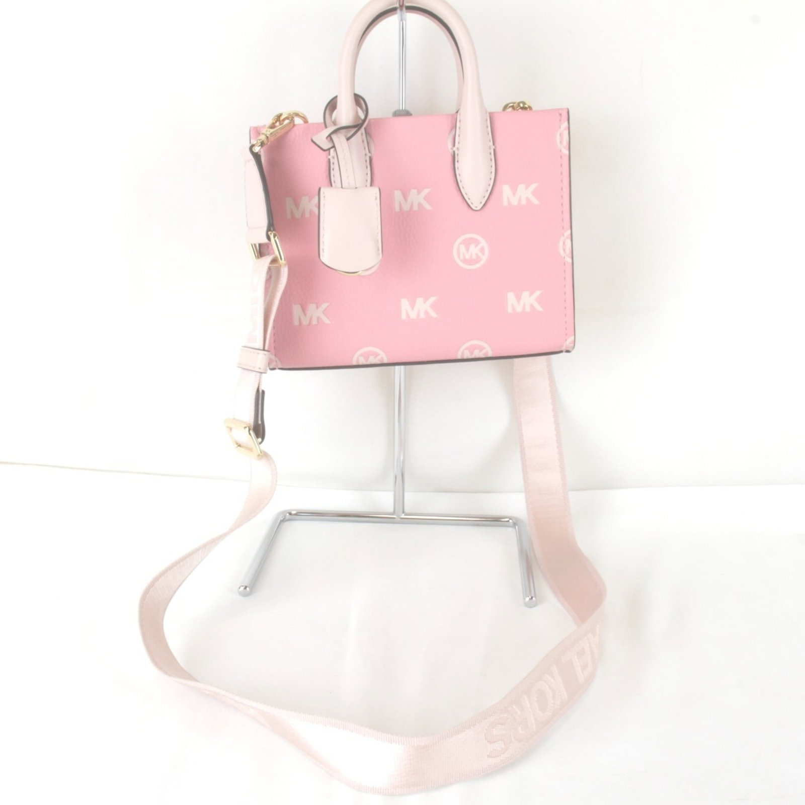 Kors Leather Shoulder Bag: Kors Leather Shoulder Bag Pink leather shoulder bag with dimensions 14.5cm x 18.5cm x 6cm, designed by Michael Kors. This stylish bag features a classic design and premium leather material, making it 