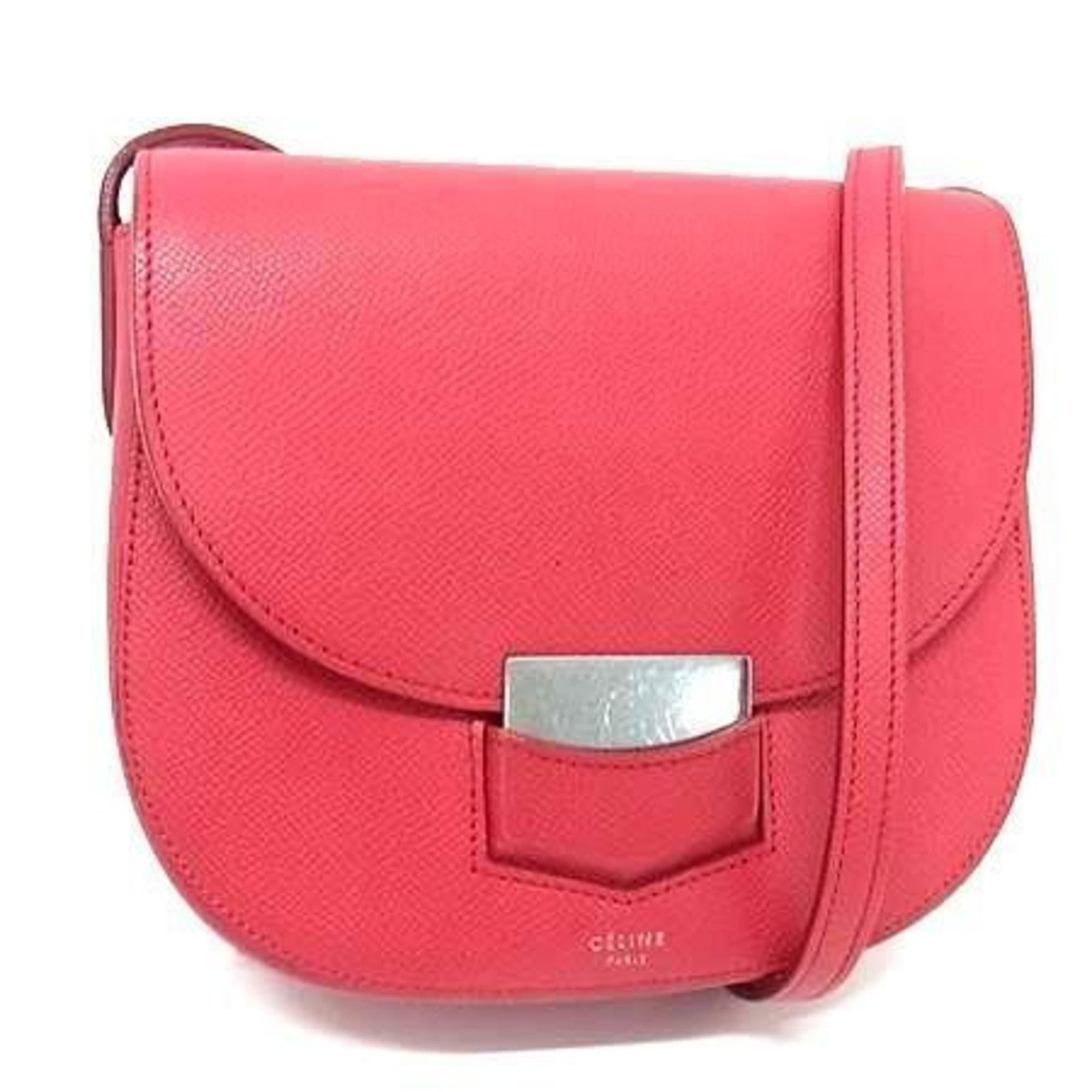 Celine Handbag Shoulder Bag Leather: Celine Handbag Shoulder Bag Leather Pink red leather Celine shoulder bag with classic design, measuring 17.5cm x 9cm x 5cm. This stylish handbag features a timeless look and a sleek shape that fits pe