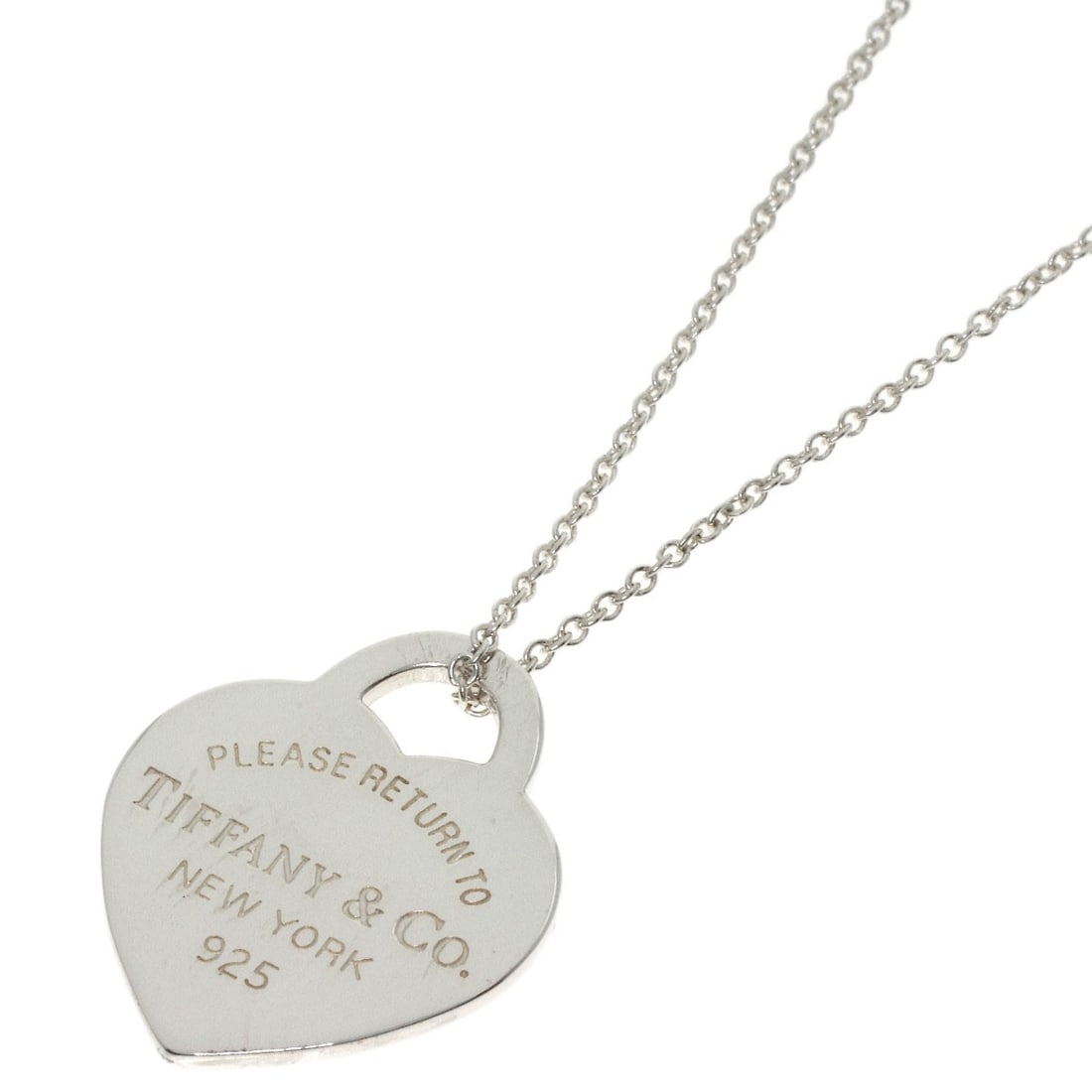 Tiffany&Co. Return To Heart Tag Necklace Silver: Tiffany&Co. Return To Heart Tag Necklace Silver Tiffany&Co. Return To Heart Tag Necklace Silver features a striking silver design with no main stone, making it a sleek and modern accessory. Measuring 