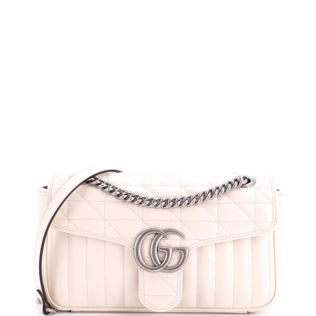 Marmont flap bag leather matelasse medium Gucci GG: Marmont flap bag leather matelasse medium Gucci GG White Marmont flap bag with mixed matelasse leather in medium size, featuring aged silver hardware and neutral interior. The exterior shows minor scu