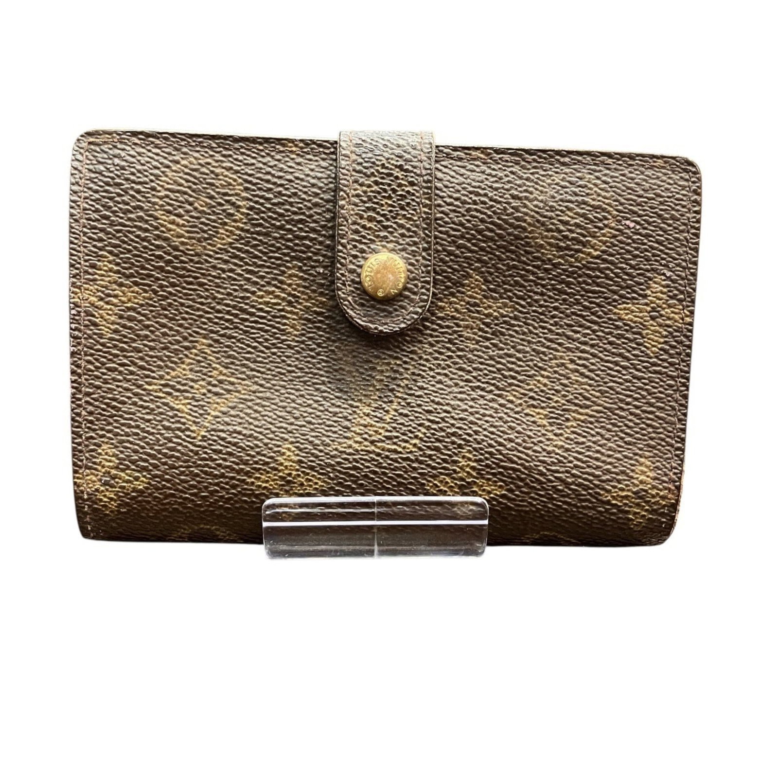 Louis Vuitton Wallet Bi Fold: Louis Vuitton Wallet Bi Fold Brown Louis Vuitton bi-fold wallet with classic design, measuring 9cm x 13.5cm x 2.5cm. This stylish wallet features a signature from the artist, adding a touch of eleganc