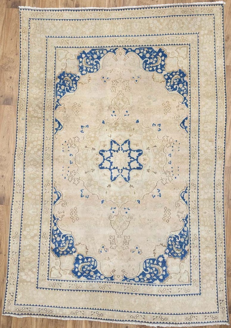 Semi-Antique Distressed Wool Oriental Rug Floral Classic Entryway Carpet 6X9 Ft Hand-Knotted: Semi-Antique Distressed Wool Oriental Rug Floral Classic Entryway Carpet 6X9 Ft Hand-Knotted Hand-knotted in traditional style, this semi-antique distressed wool Oriental rug boasts a beautiful floral