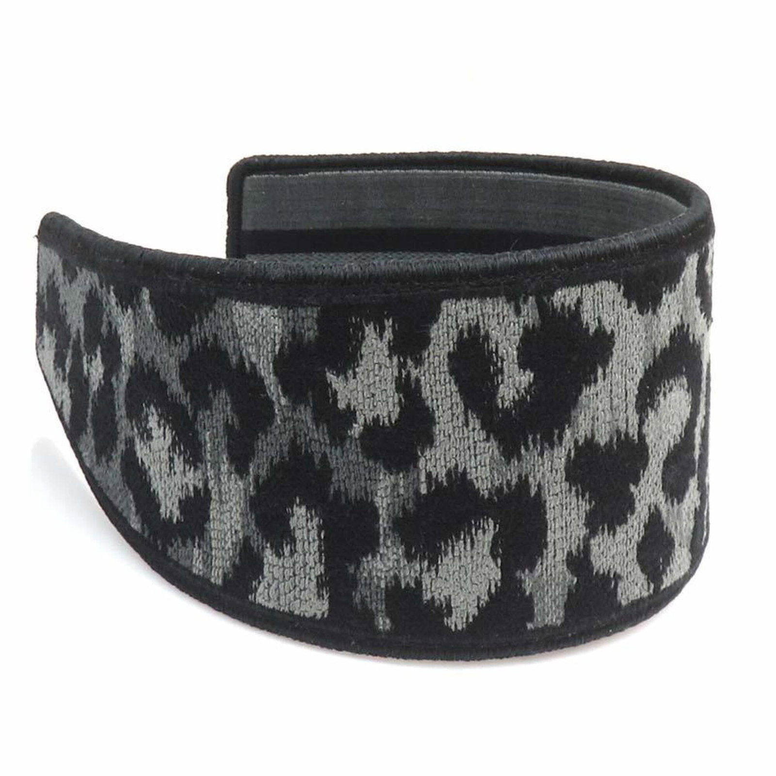 Christian Dior canvas band Alice: Christian Dior canvas band Alice Canvas band from Christian Dior's Alice collection, featuring a sleek black design. This canvas accessory measures 40cm x 8cm and boasts a classic silhouette. The sign