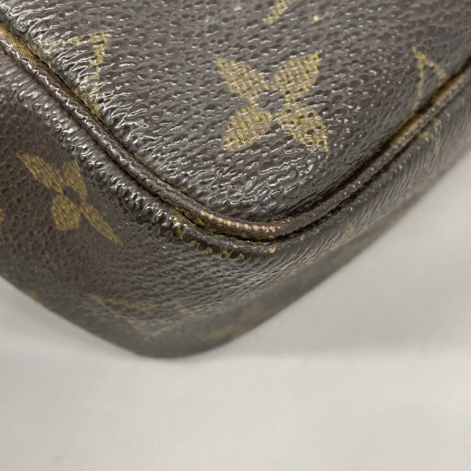 Louis Vuitton Pouch - 7