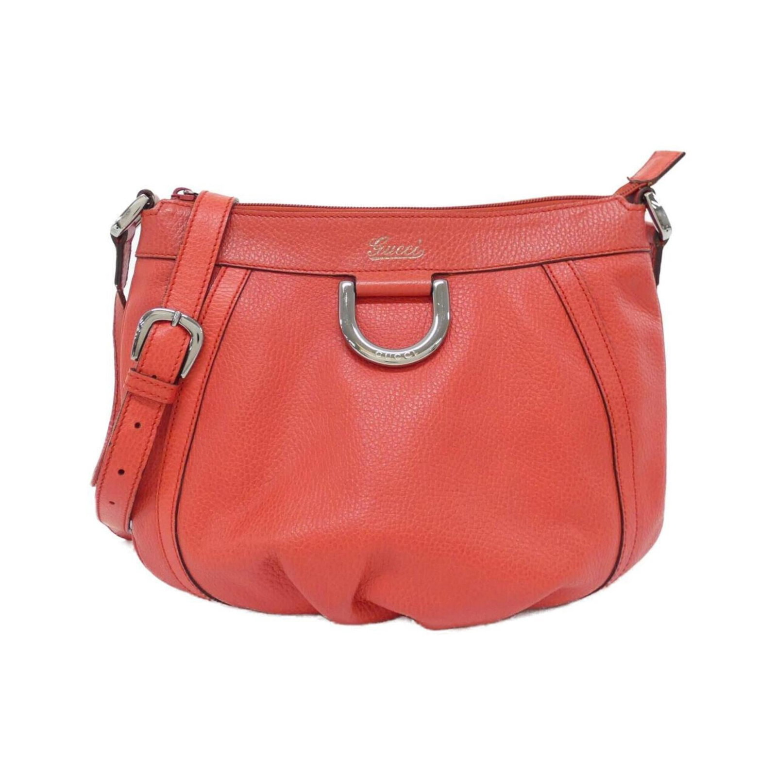 Shoulder Bag Leather: Shoulder Bag Leather Red leather shoulder bag from Gucci, featuring silver hardware and a sleek design. Measuring 25cm x 30cm x 6cm, it offers a compact and stylish way to carry essentials. Its classi