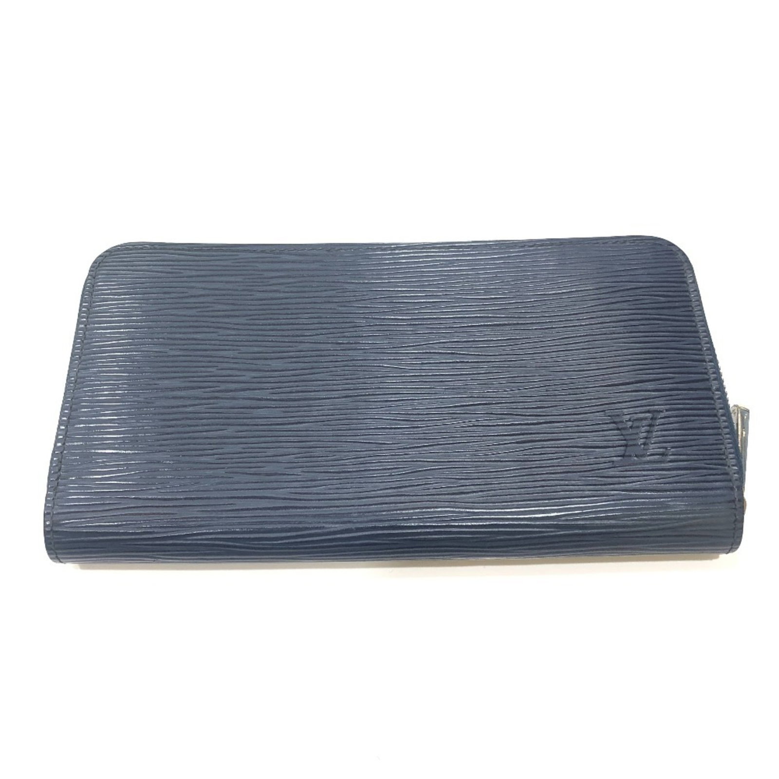 Louis Vuitton Long Wallet (Bi-Fold) Epi Leather: Louis Vuitton Long Wallet (Bi-Fold) Epi Leather This Louis Vuitton Epi Leather bi-fold wallet boasts classic design with clean lines and timeless elegance. Made from high-quality Epi leather, it featu