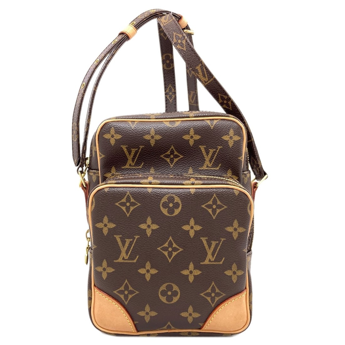Shoulder Bag Monogram Canvas Louis Vuitton M45236: Shoulder Bag Monogram Canvas Louis Vuitton M45236 This LOUIS VUITTON shoulder bag features a classic design with a signature monogram canvas exterior in brown. The iconic M45236 style exudes timeless 