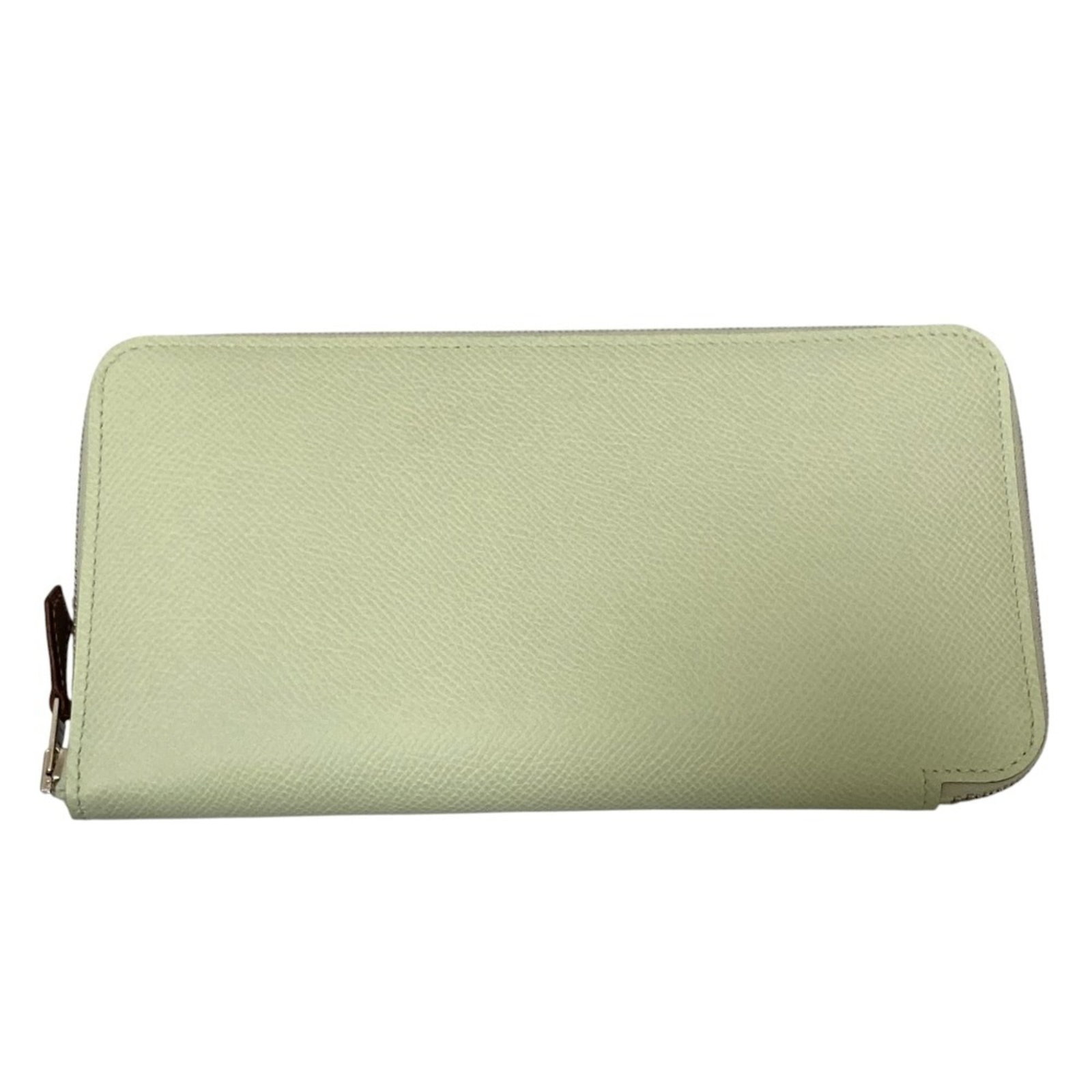 Hermes Long Epsom Leather Bi Fold Wallet: Hermes Long Epsom Leather Bi Fold Wallet Epsom leather craftsmanship shines in this Long Epsom Leather Bi Fold Wallet from Hermes, boasting classic design and premium materials. Measuring 10.5cm x 20c