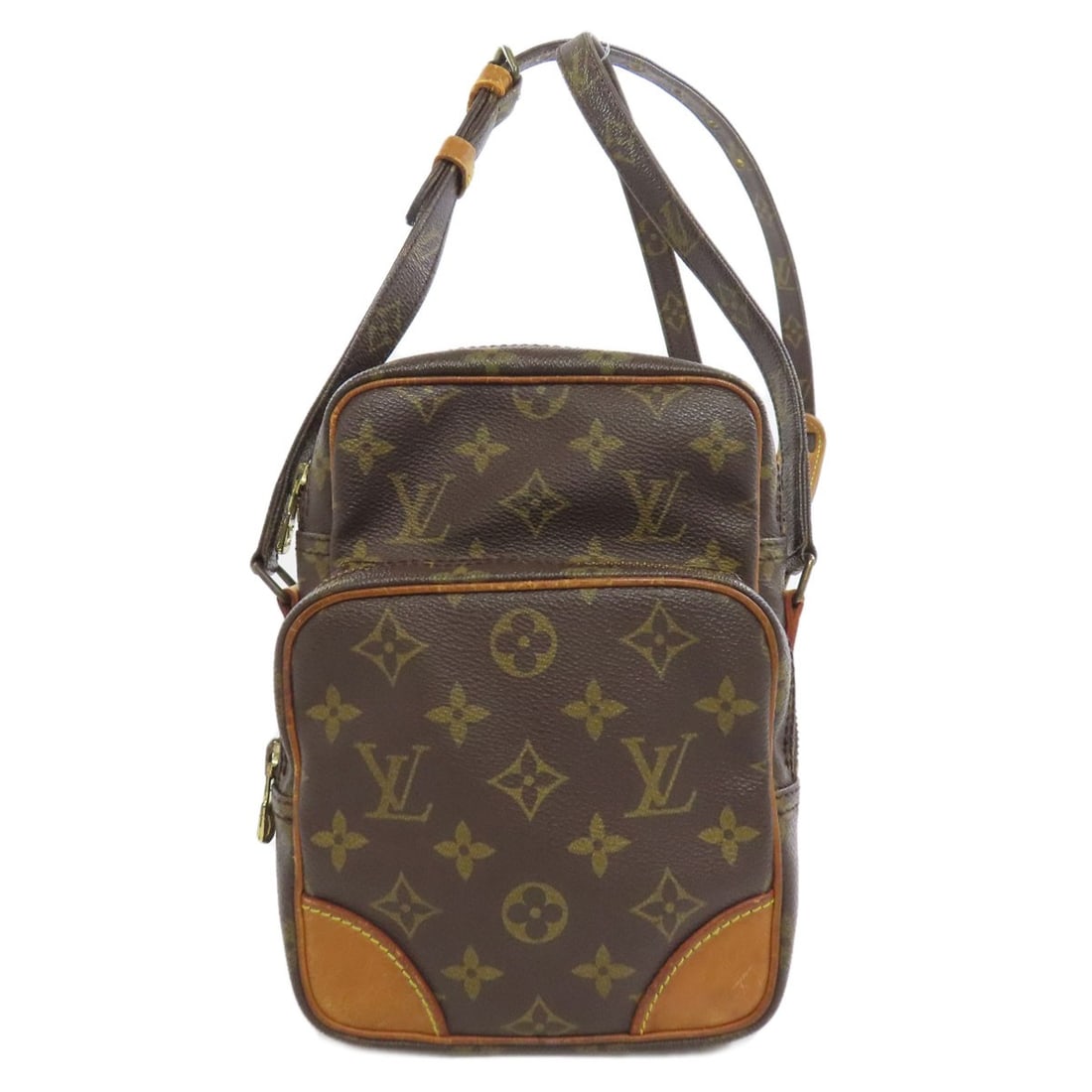Shoulder Bag Monogram Canvas Louis Vuitton M45236: Shoulder Bag Monogram Canvas Louis Vuitton M45236 This LOUIS VUITTON shoulder bag features a classic design with a signature monogram canvas exterior in brown. The iconic M45236 style exudes timeless 