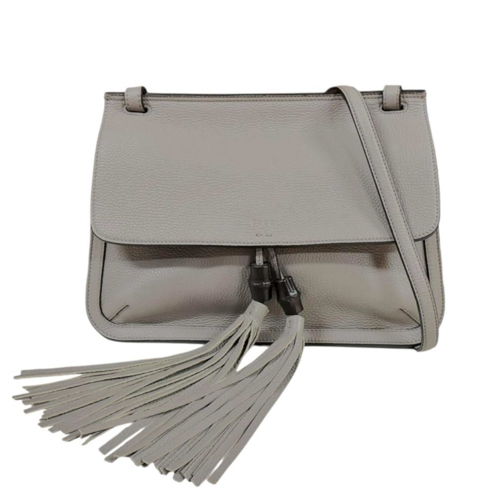 Shoulder Bag Leather: Shoulder Bag Leather Gray leather shoulder bag from Gucci, measuring 22cm x 30.5cm x 11cm. Made from high-quality leather, this stylish bag features a classic design with clean lines and a timeless lo