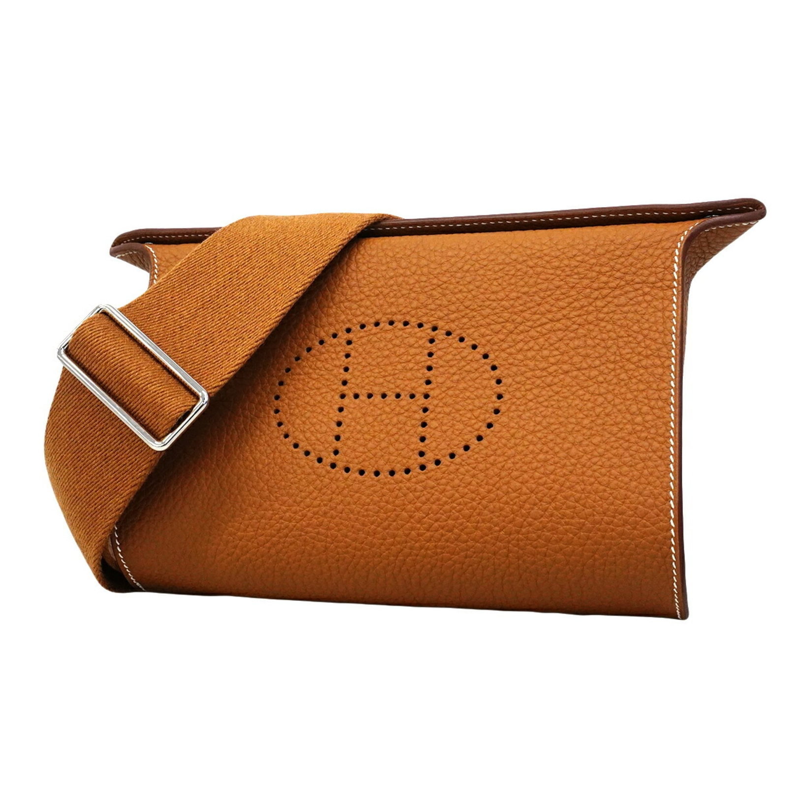 Hermes Leather Togo Shoulder Bag: Hermes Leather Togo Shoulder Bag Togo leather crafted into a sleek shoulder bag, this gold hardware adorned piece boasts a sophisticated design. Standing at 14cm x 21cm x 4.5cm, it offers a compact an
