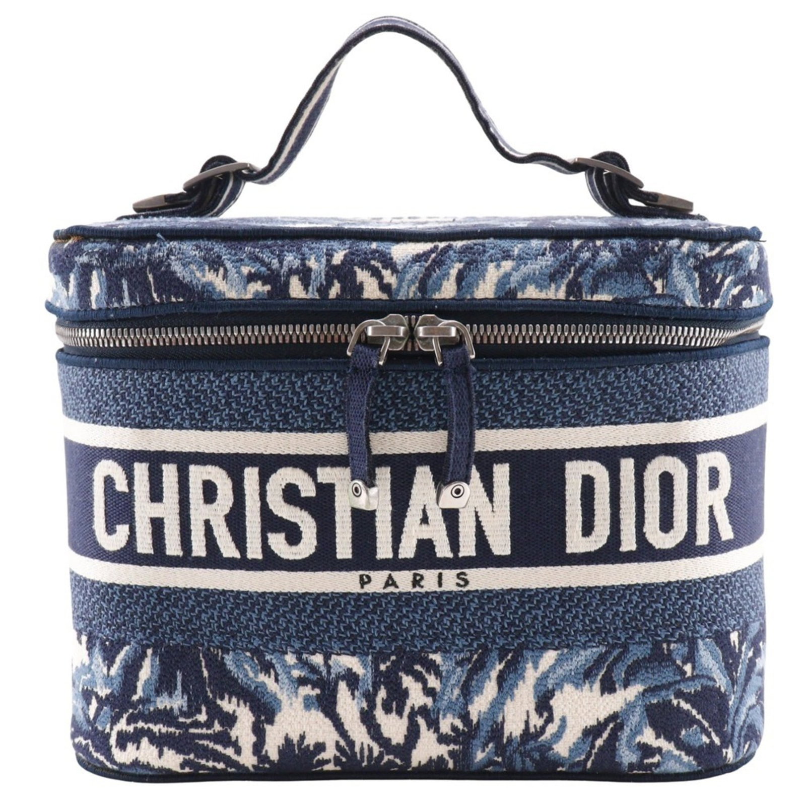 Christian Dior Handbag Canvas Weekend: Christian Dior Handbag Canvas Weekend Canvas Weekend bag from Christian Dior, featuring navy and white canvas construction. This stylish weekend bag measures 19cm x 24cm x 13cm and comes with a dust b