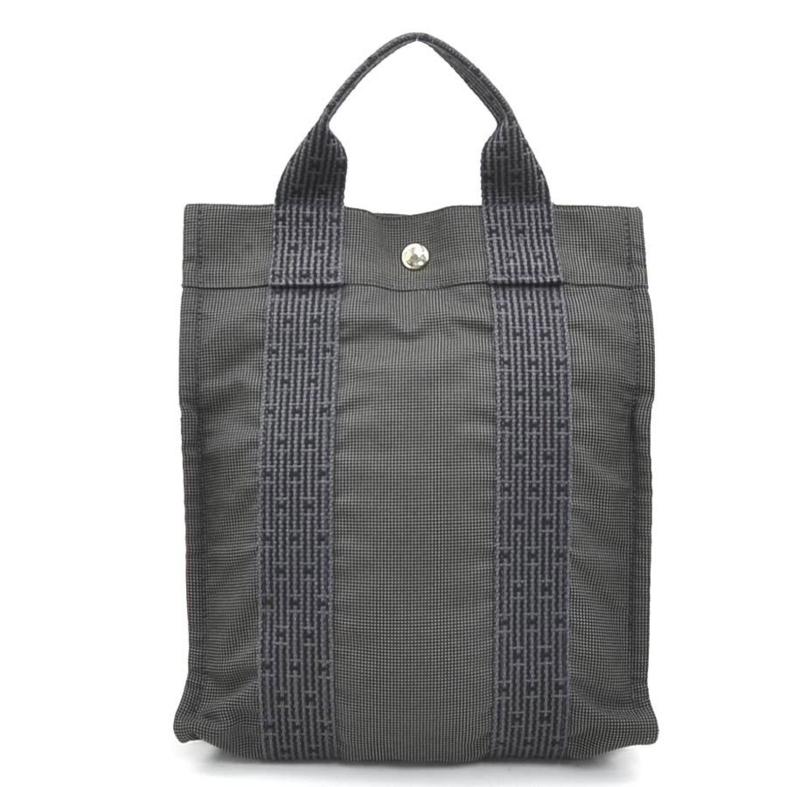 Hermes backpack canvas: Hermes backpack canvas Dark gray canvas backpack from Hermes, measuring 30cm x 26cm x 6cm. This stylish and compact bag features a classic design that showcases the brand's signature craftsmanship. Th