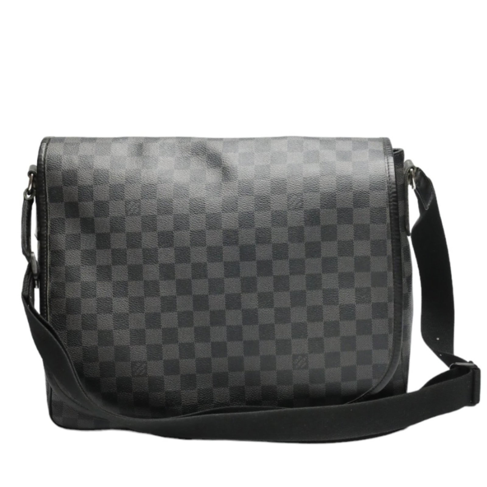 Louis Vuitton Shoulder Bag Leather: Louis Vuitton Shoulder Bag Leather Black leather shoulder bag with magnet closure, measuring 31cm x 38cm x 10cm. Features adjustable strap length from 114cm to 170cm and a convenient strap drop of
