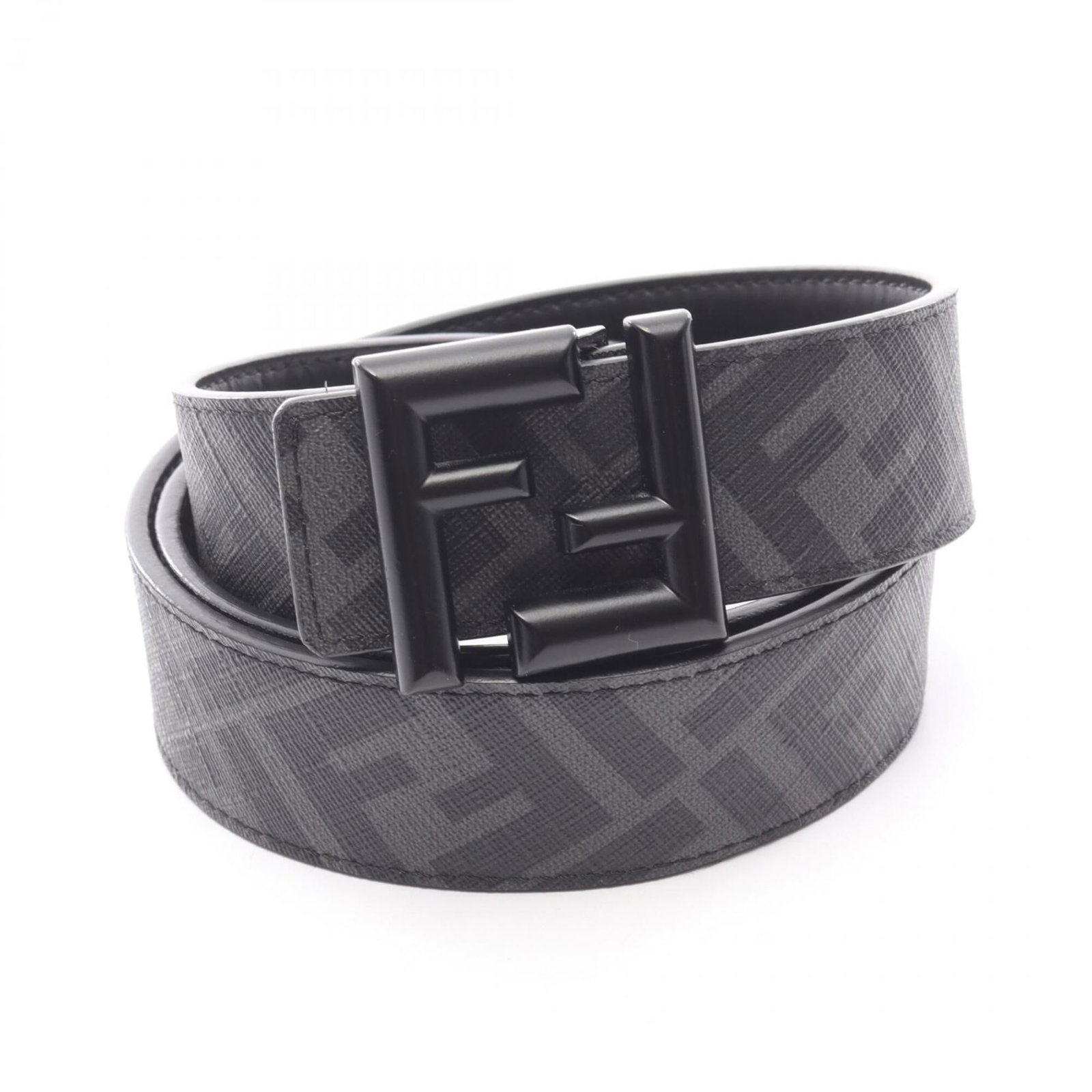 Fendi Standard Belt: Fendi Standard Belt Black leather Fendi standard belt with abrasion, measuring 80.5cm in length and 3.3cm in width. Made from high-quality materials, this belt features a classic design that complemen